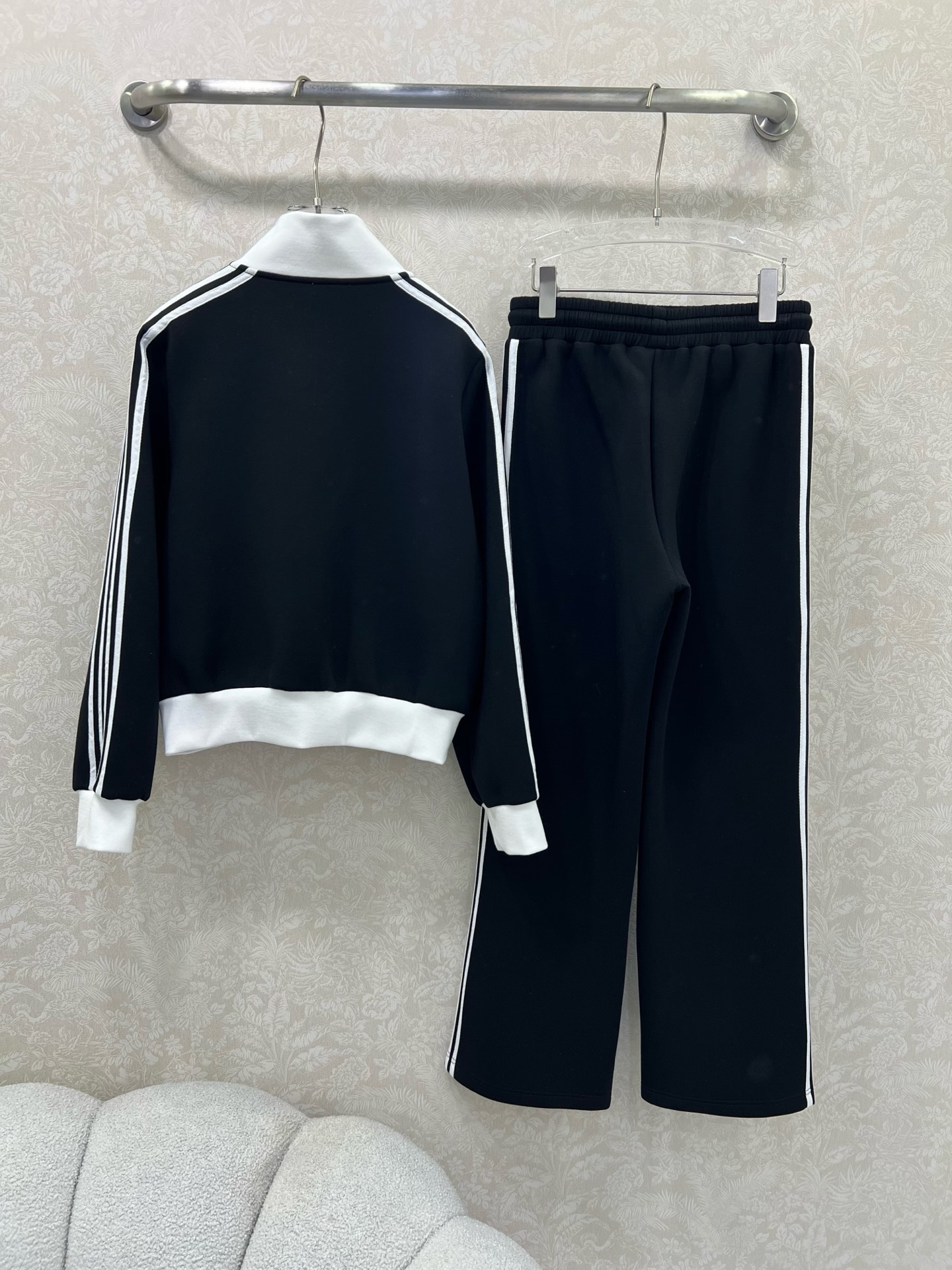 🔥🔥Celin* 25新款 学院风运动休闲夹克套装 整套出售 采用定制的运动风棉质面料，定制五金 轻薄柔