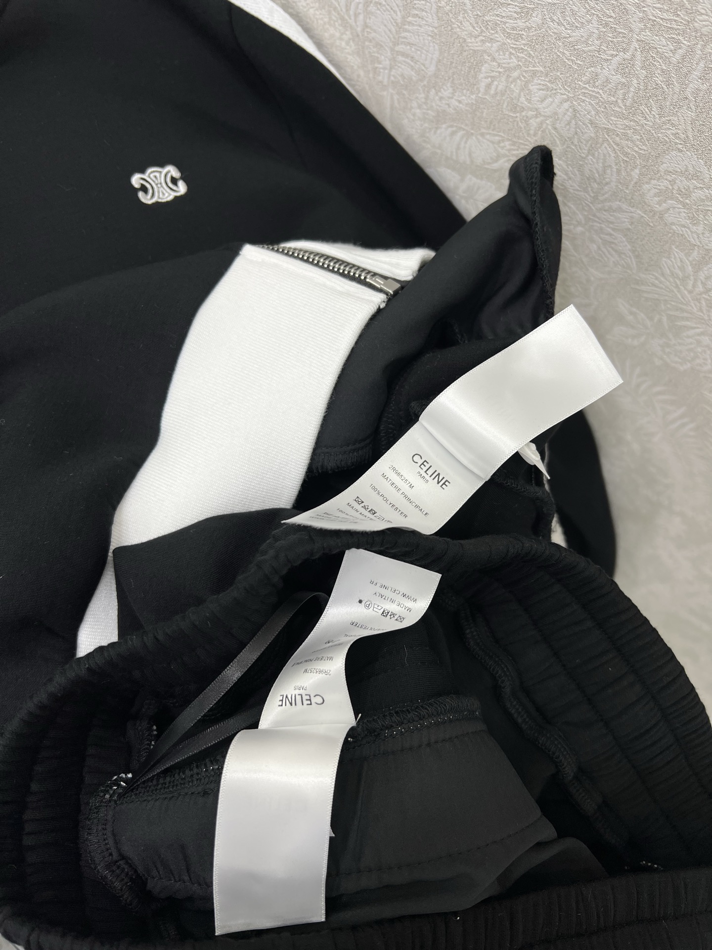 🔥🔥Celin* 25新款 学院风运动休闲夹克套装 整套出售 采用定制的运动风棉质面料，定制五金 轻薄柔