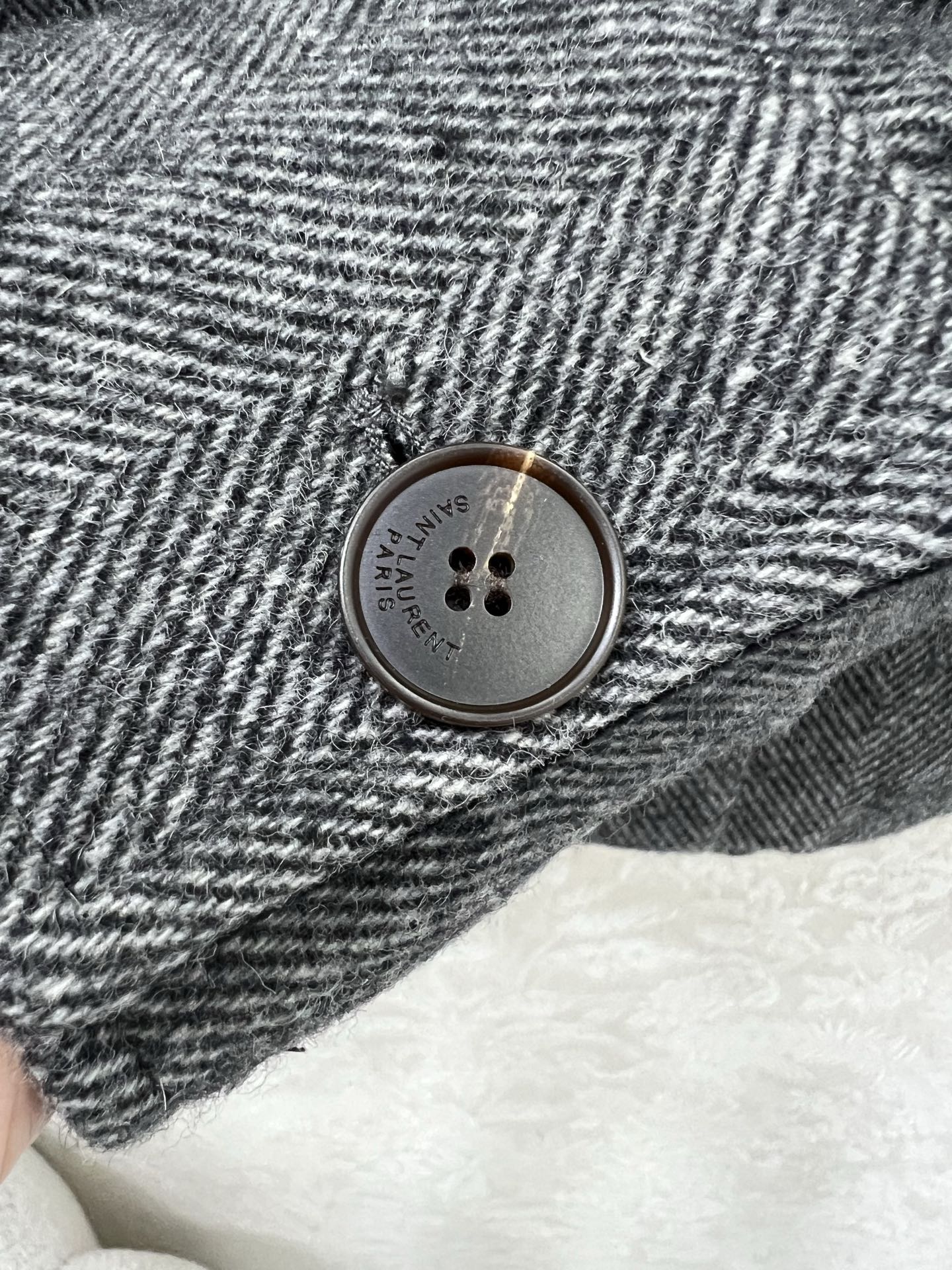 🔥🔥ysl*25新款毛呢外套 高级格雷灰系列 翻领灯芯绒设计 胸前搭配可拆卸胸针 下摆口袋微收边设计 可