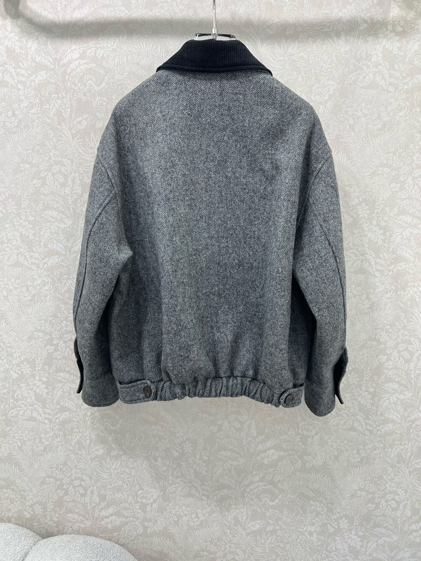 🔥🔥ysl*25新款毛呢外套 高级格雷灰系列 翻领灯芯绒设计 胸前搭配可拆卸胸针 下摆口袋微收边设计 可