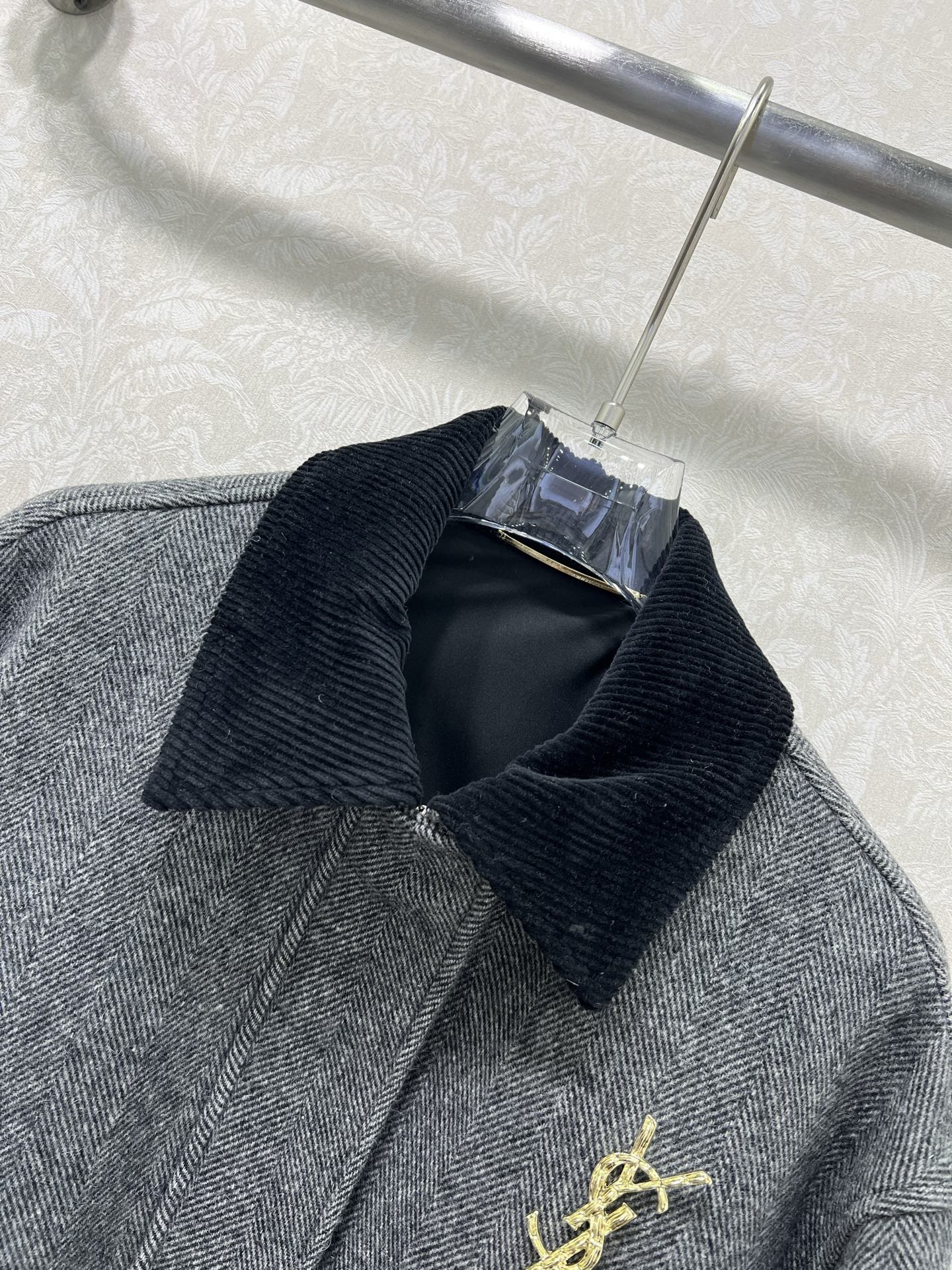 🔥🔥ysl*25新款毛呢外套 高级格雷灰系列 翻领灯芯绒设计 胸前搭配可拆卸胸针 下摆口袋微收边设计 可