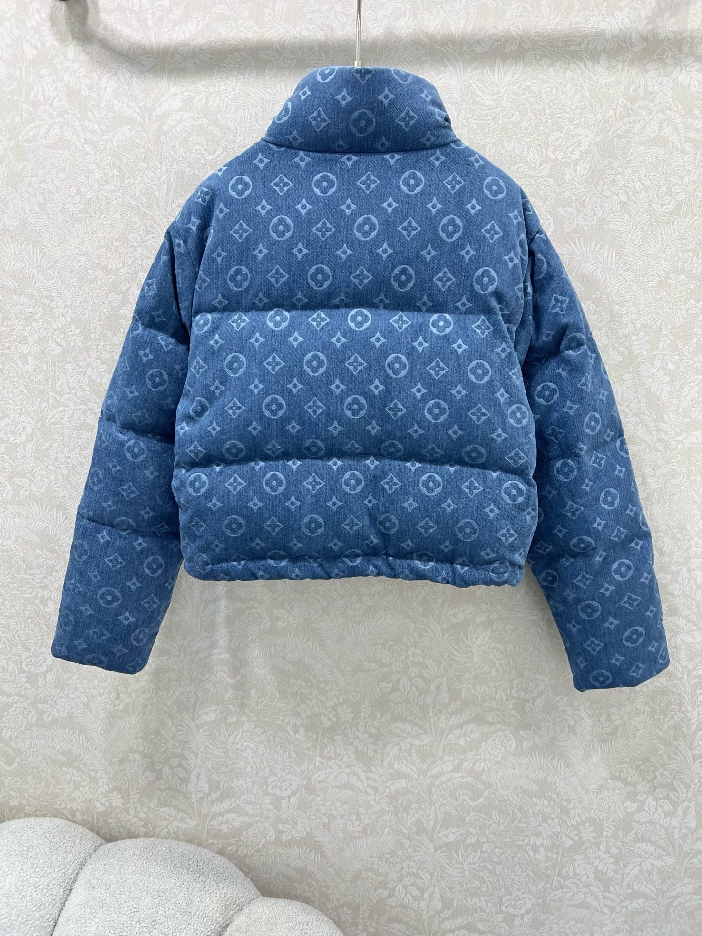 🔥🔥Louis Vuitto*25新款羽绒服 90白鸭绒 单宁牛仔真的太活力俏皮啦 整体提花印花 牛仔棉