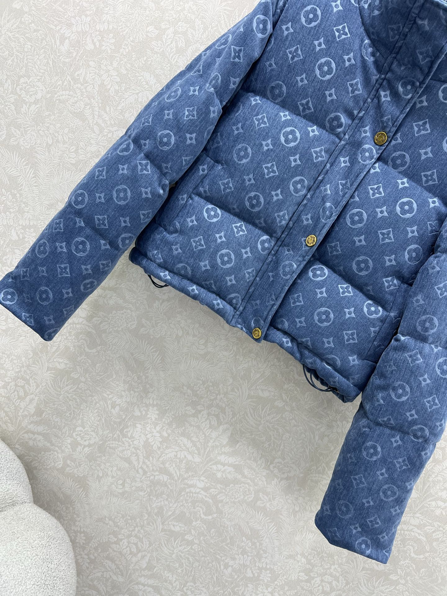 🔥🔥Louis Vuitto*25新款羽绒服 90白鸭绒 单宁牛仔真的太活力俏皮啦 整体提花印花 牛仔棉