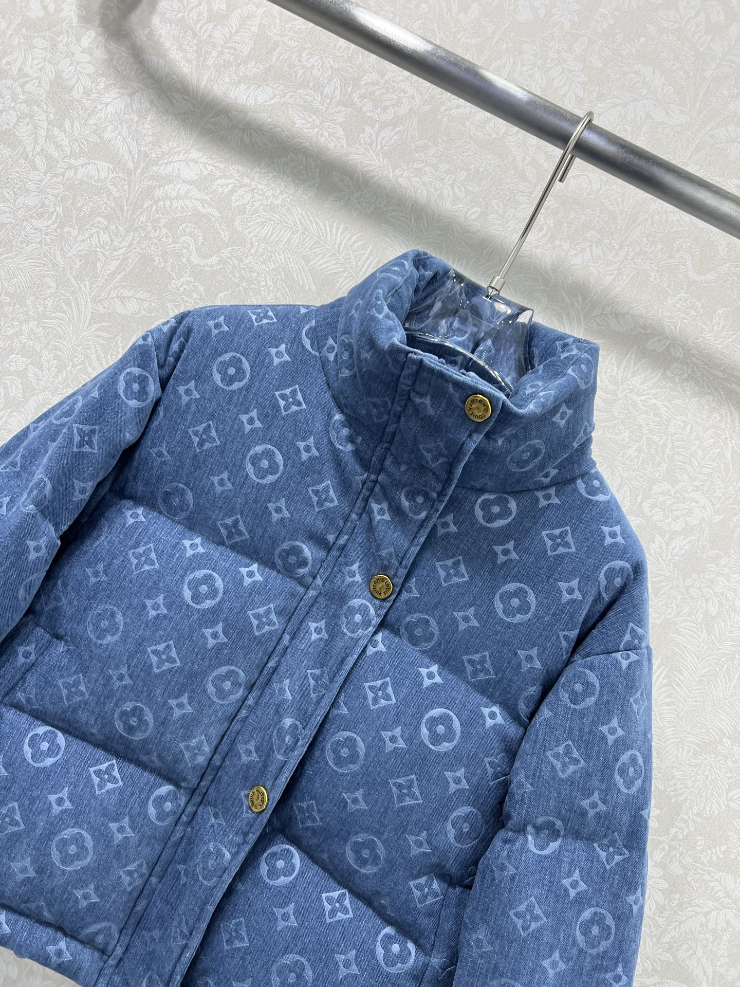🔥🔥Louis Vuitto*25新款羽绒服 90白鸭绒 单宁牛仔真的太活力俏皮啦 整体提花印花 牛仔棉