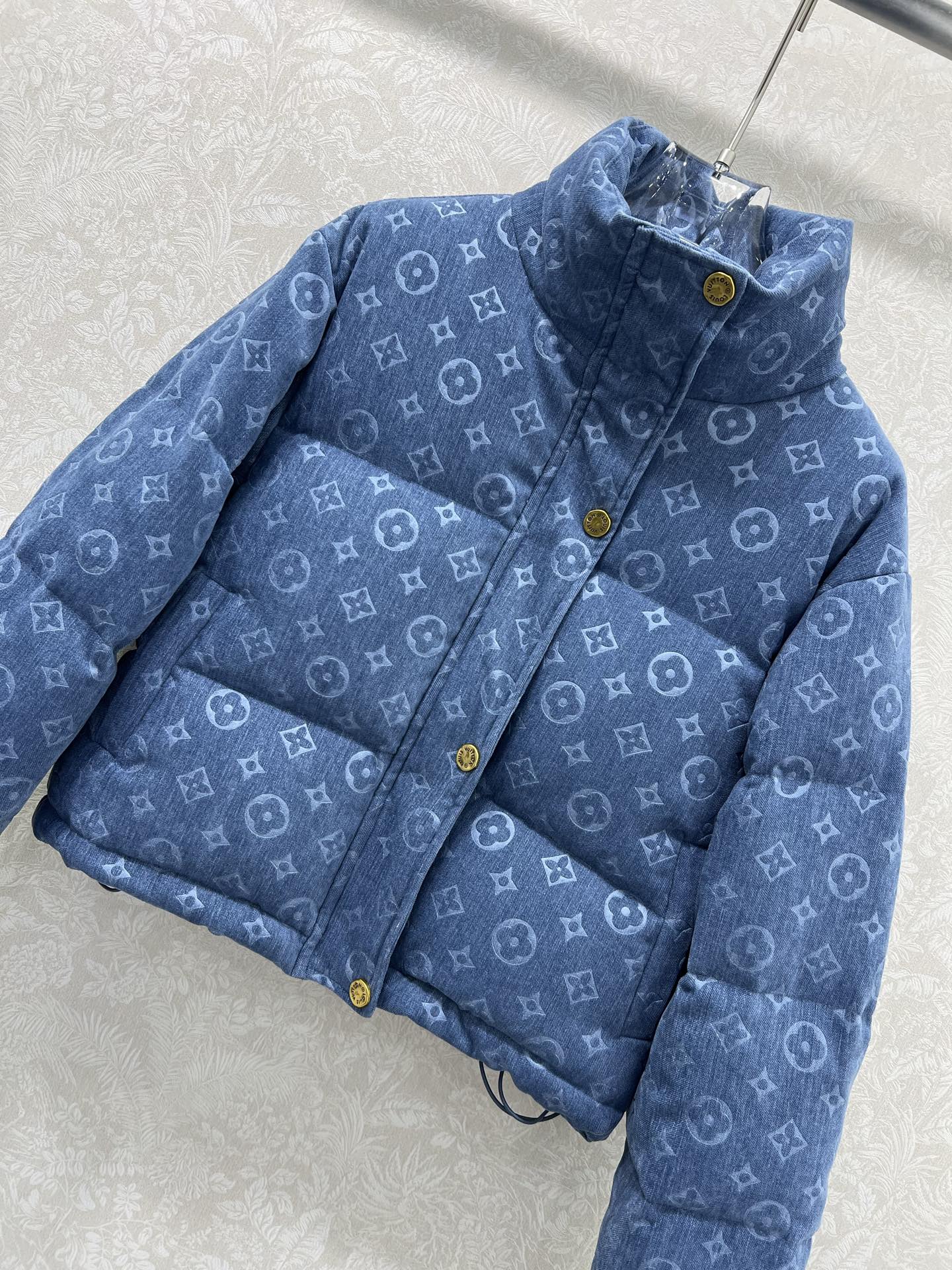 🔥🔥Louis Vuitto*25新款羽绒服 90白鸭绒 单宁牛仔真的太活力俏皮啦 整体提花印花 牛仔棉