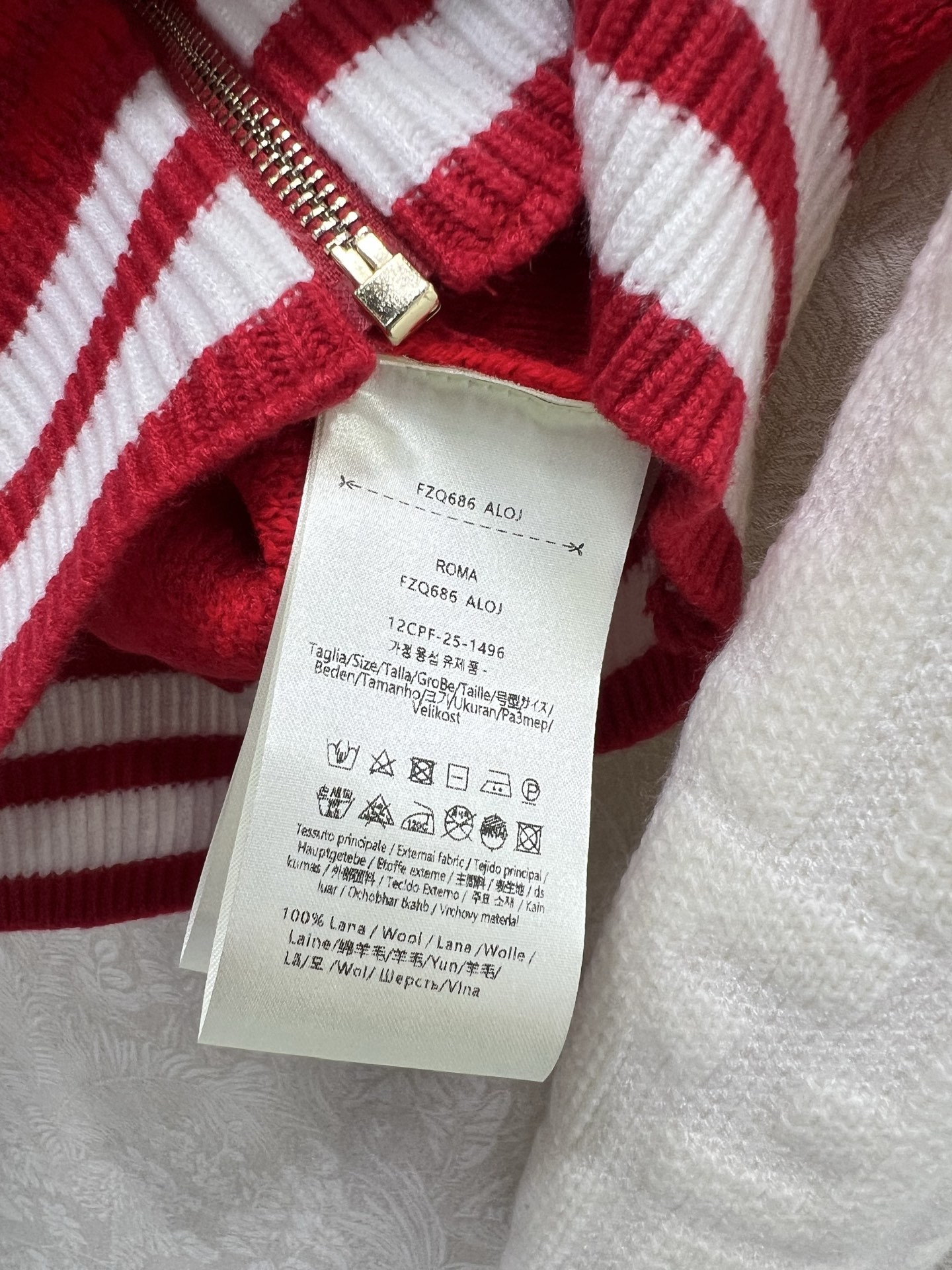 🔥🔥FEND* 25秋冬最新系列！撞色连帽长袖开衫！定制羊毛纱线材质，亲肤柔软，连帽开衫裁剪，袖口衣摆弹