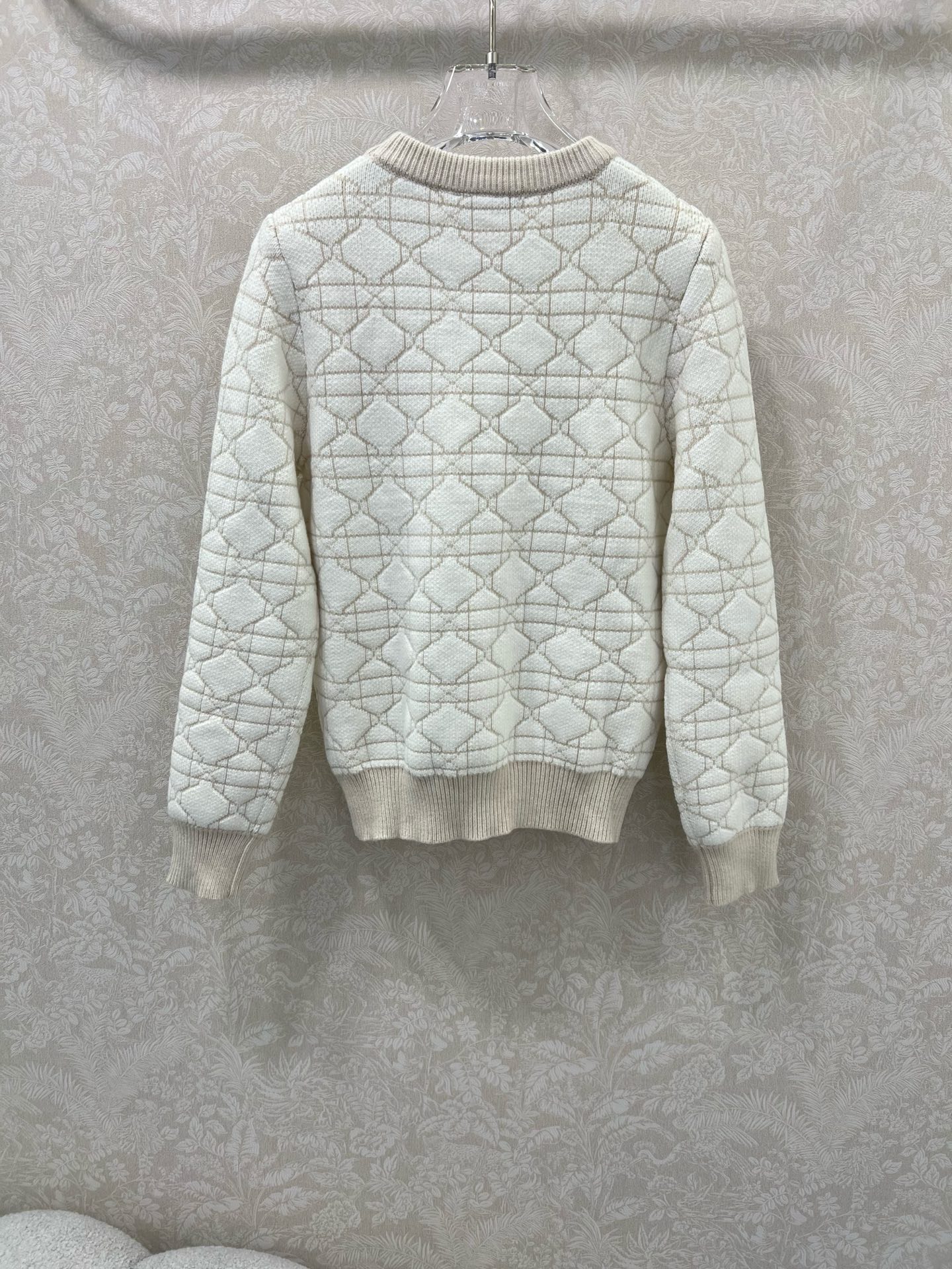 🔥🔥DIO* 25秋冬最新系列！整体藤格戴妃格纹 胸前字母提花 定制羊毛纱线材质，亲肤柔软 袖口衣摆弹力