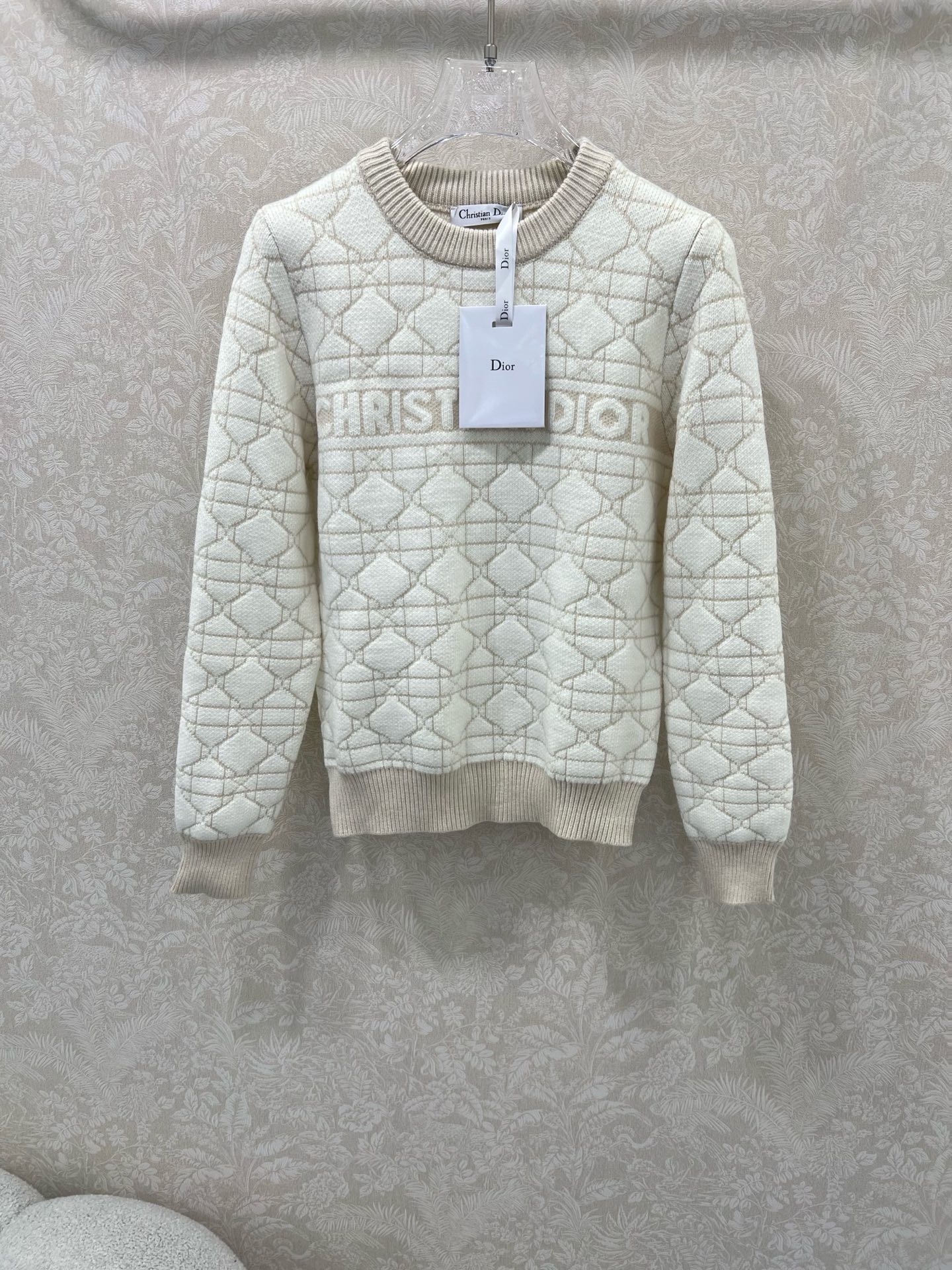 🔥🔥DIO* 25秋冬最新系列！整体藤格戴妃格纹 胸前字母提花 定制羊毛纱线材质，亲肤柔软 袖口衣摆弹力