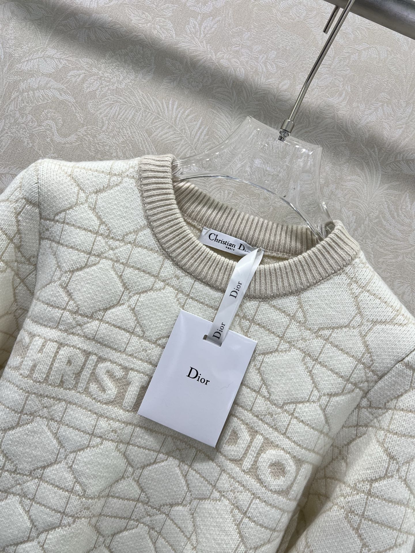 🔥🔥DIO* 25秋冬最新系列！整体藤格戴妃格纹 胸前字母提花 定制羊毛纱线材质，亲肤柔软 袖口衣摆弹力