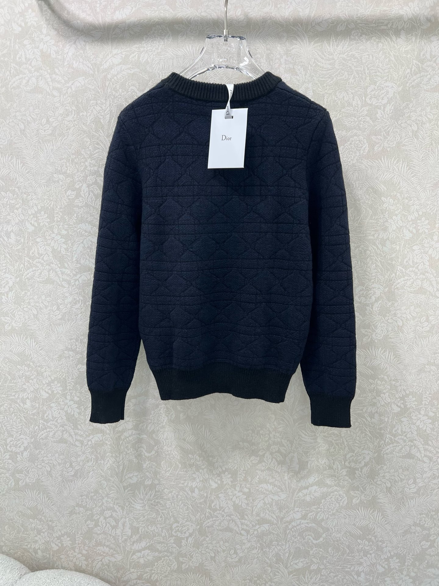 🔥🔥DIO* 25秋冬最新系列！整体藤格戴妃格纹 胸前字母提花 定制羊毛纱线材质，亲肤柔软 袖口衣摆弹力