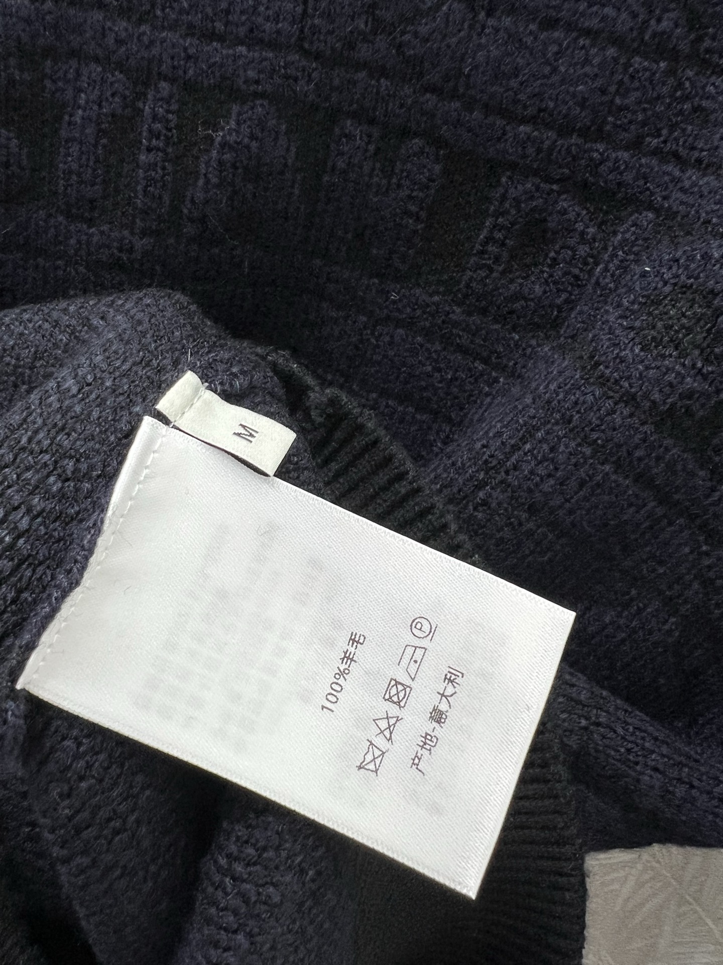 🔥🔥DIO* 25秋冬最新系列！整体藤格戴妃格纹 胸前字母提花 定制羊毛纱线材质，亲肤柔软 袖口衣摆弹力