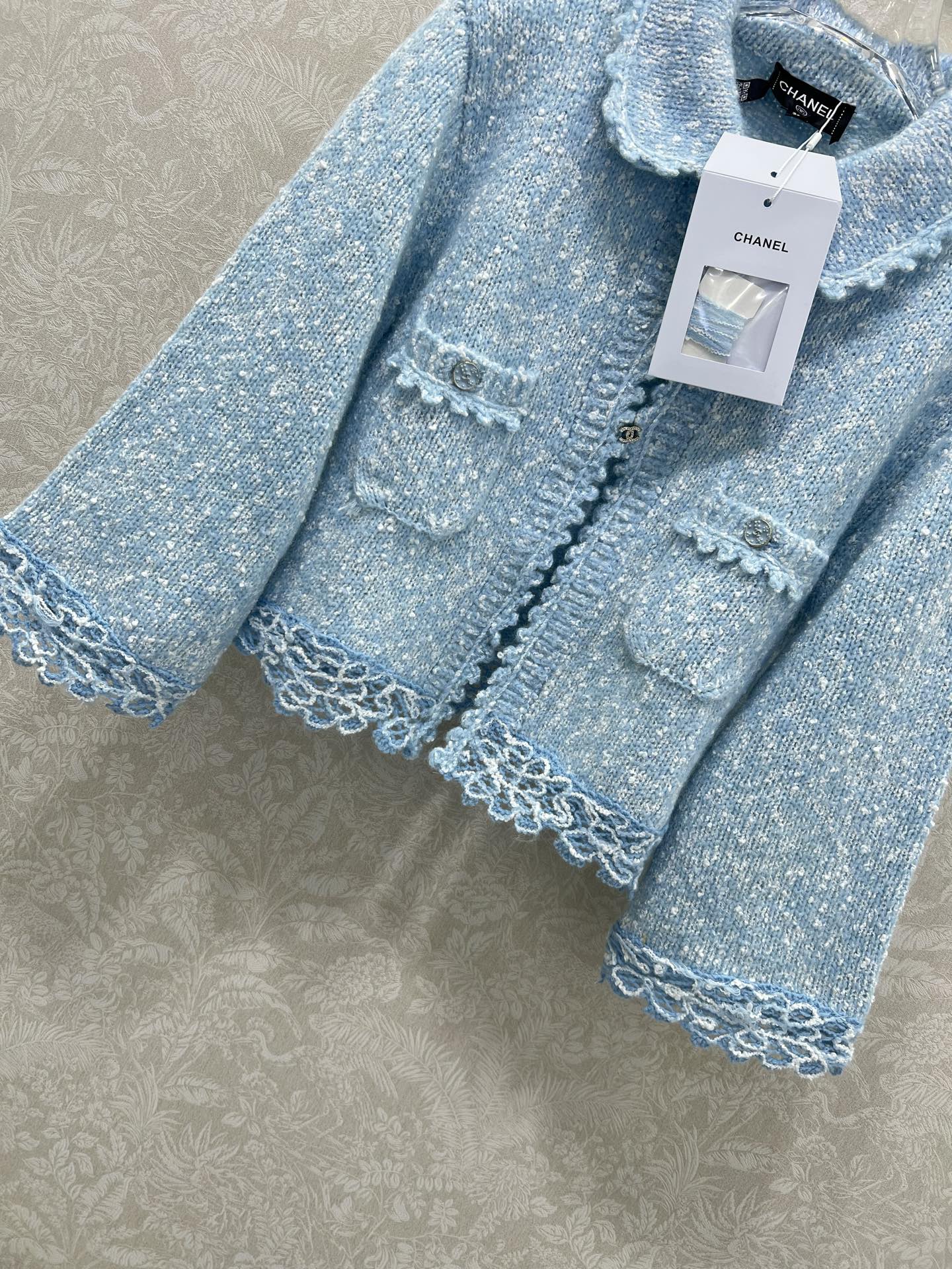 🔥🔥Chane*25新款绣花花边针织开衫 小香娃娃领花边开衫 羊驼毛混纺材质 柔软舒适 触感细腻有质感 