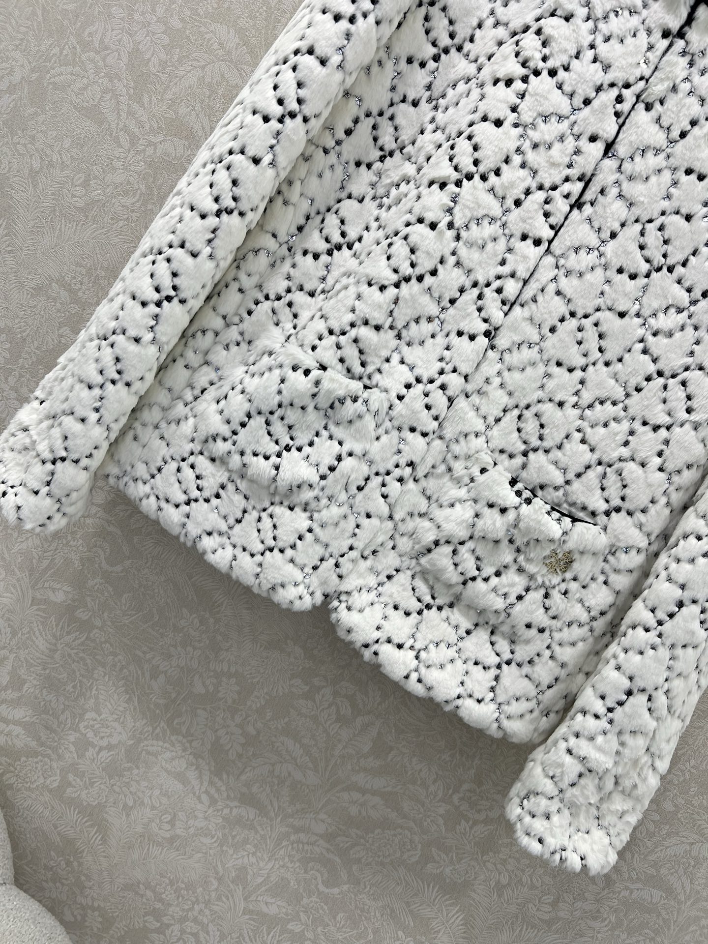 🔥🔥Chane*25新款coco滑雪🎿系列#定制YB进口丝毛材质，整件轻盈保暖，立领拉链，通体珠片水钻双