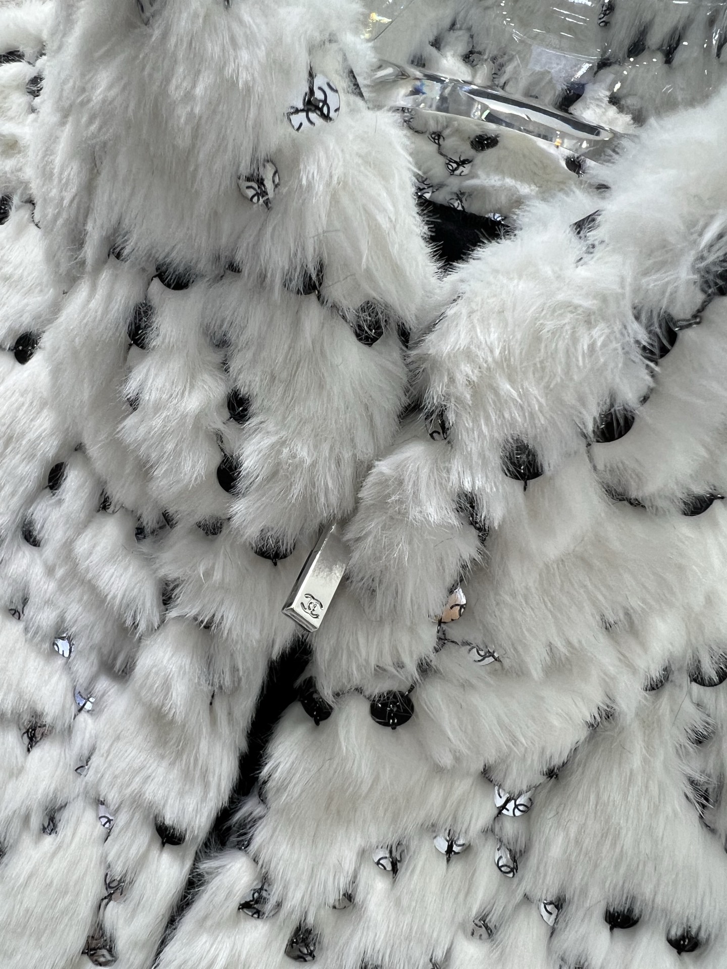 🔥🔥Chane*25新款coco滑雪🎿系列#定制YB进口丝毛材质，整件轻盈保暖，立领拉链，通体珠片水钻双