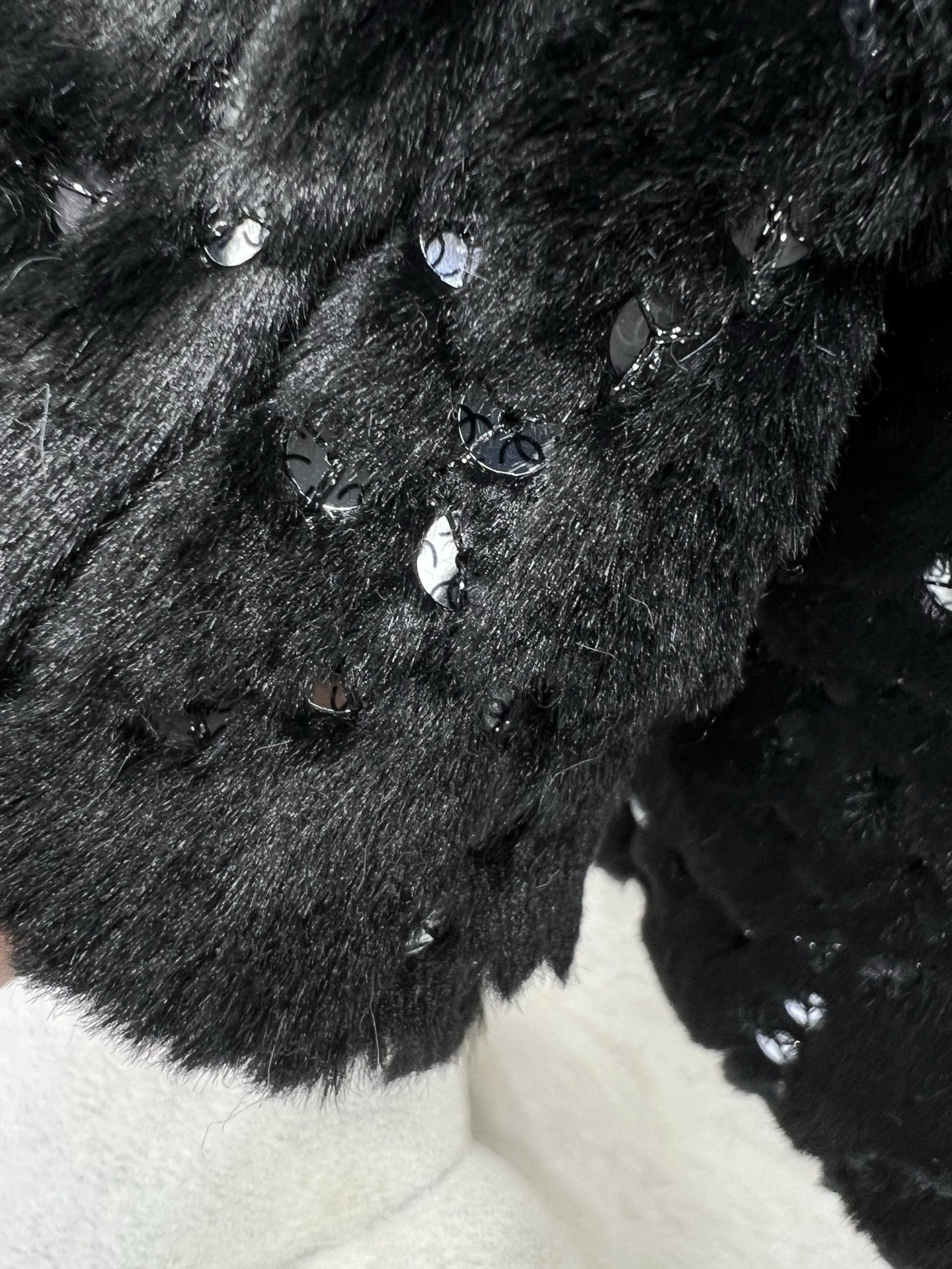 🔥🔥Chane*25新款coco滑雪🎿系列#定制YB进口丝毛材质，整件轻盈保暖，立领拉链，通体珠片水钻双