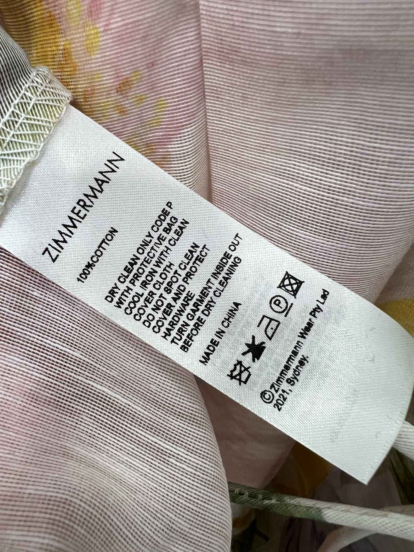 🔥🔥Zimmerman*兹/默曼 25新款印花v领连衣裙、时尚立领半扣搭配细腰带 腰身褶皱勾勒腰线 美观