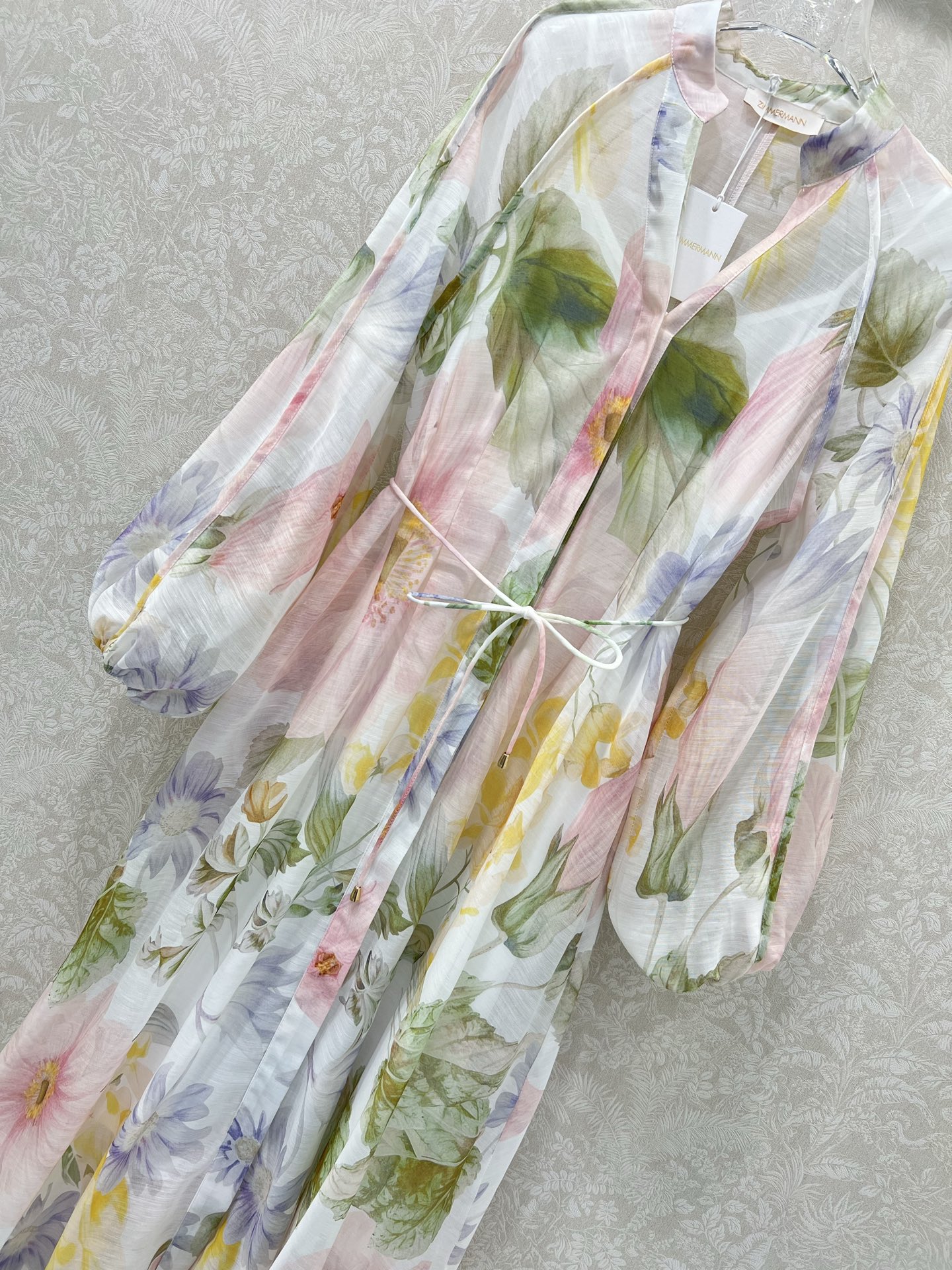 🔥🔥Zimmerman*兹/默曼 25新款印花v领连衣裙、时尚立领半扣搭配细腰带 腰身褶皱勾勒腰线 美观