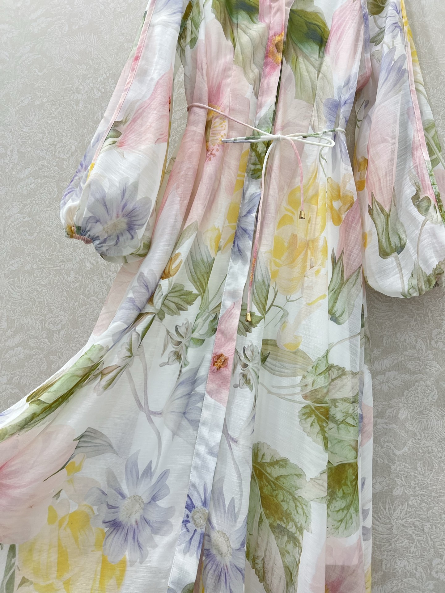 🔥🔥Zimmerman*兹/默曼 25新款印花v领连衣裙、时尚立领半扣搭配细腰带 腰身褶皱勾勒腰线 美观