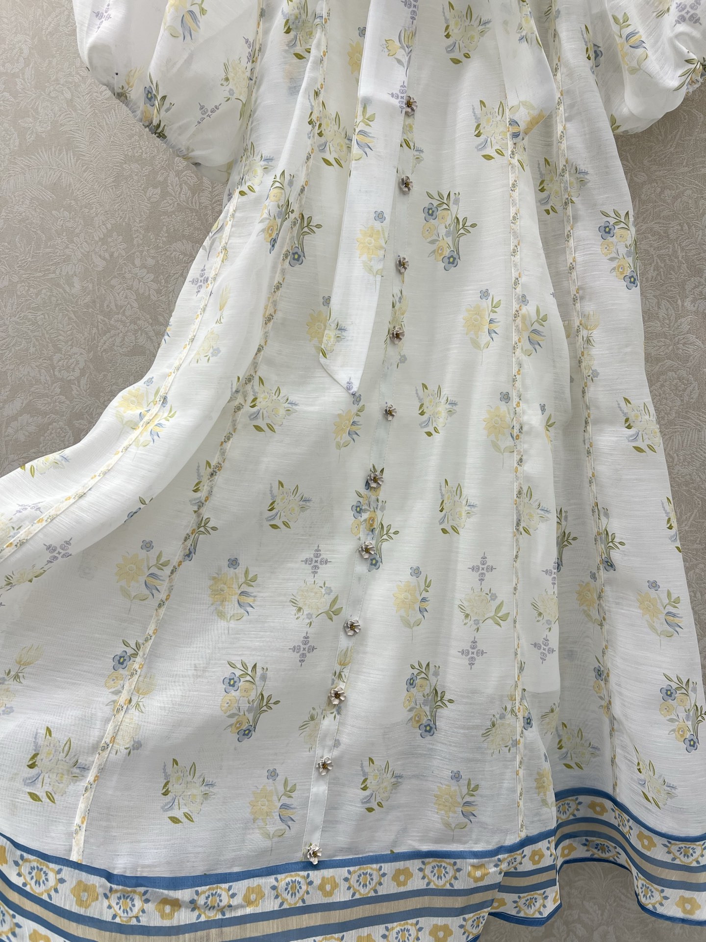 🔥🔥Zimmerman*兹/默曼 25新款印花v领连衣裙、时尚立领半扣搭配本布腰带 腰身褶皱勾勒腰线 美