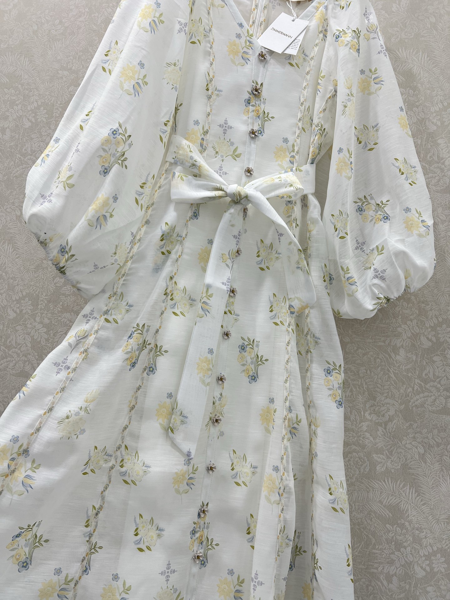 🔥🔥Zimmerman*兹/默曼 25新款印花v领连衣裙、时尚立领半扣搭配本布腰带 腰身褶皱勾勒腰线 美