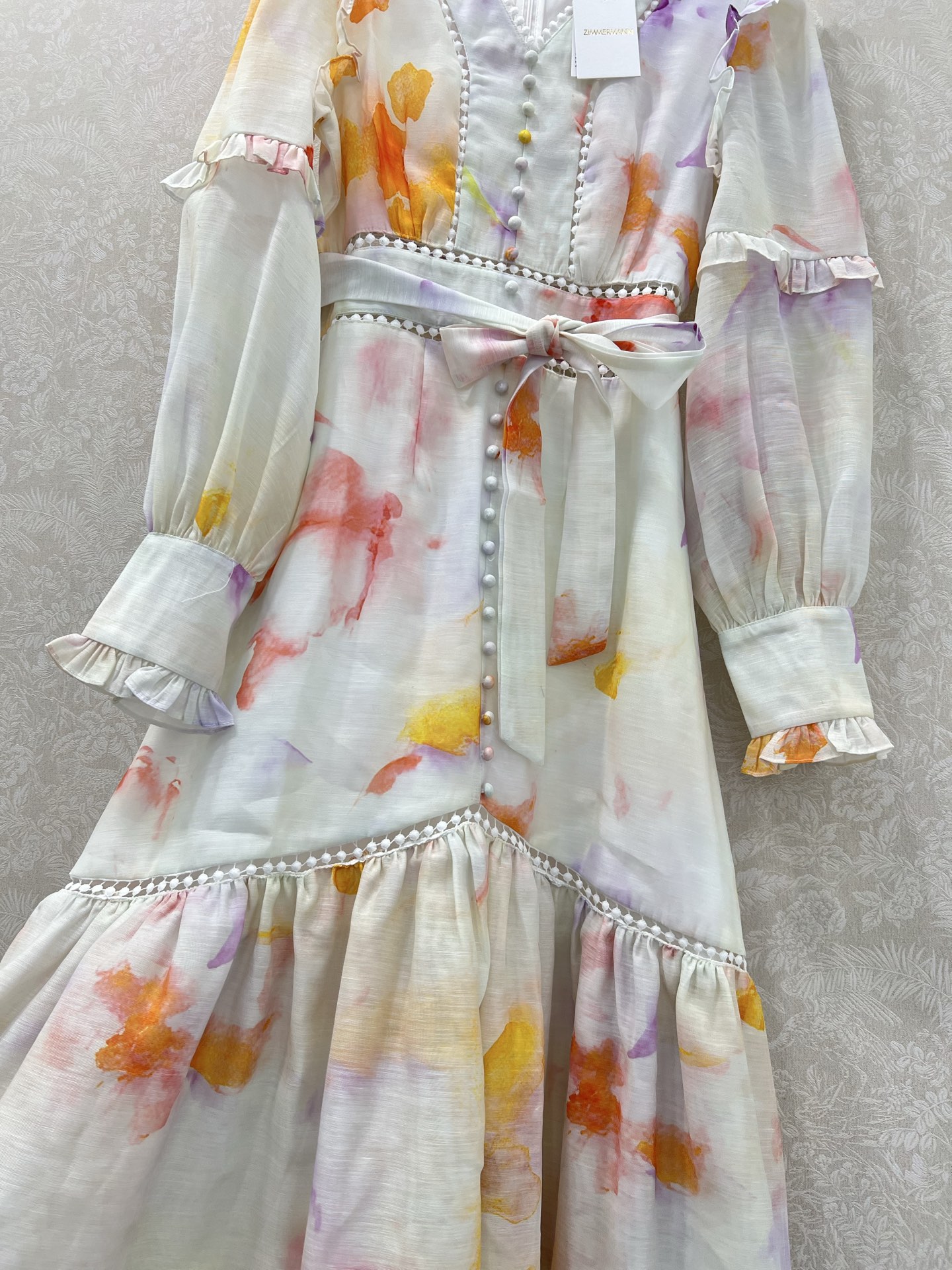 🔥🔥ZIMMERMAN* 25新款v领长袖灯笼长款连衣裙·选用纯棉混纺面料制成，晕染的花色搭配本布包扣 