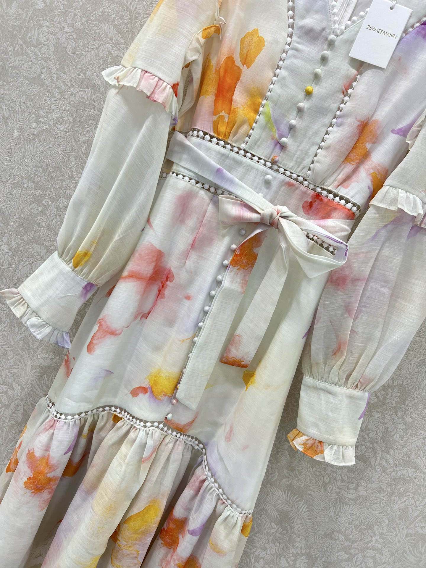 🔥🔥ZIMMERMAN* 25新款v领长袖灯笼长款连衣裙·选用纯棉混纺面料制成，晕染的花色搭配本布包扣 