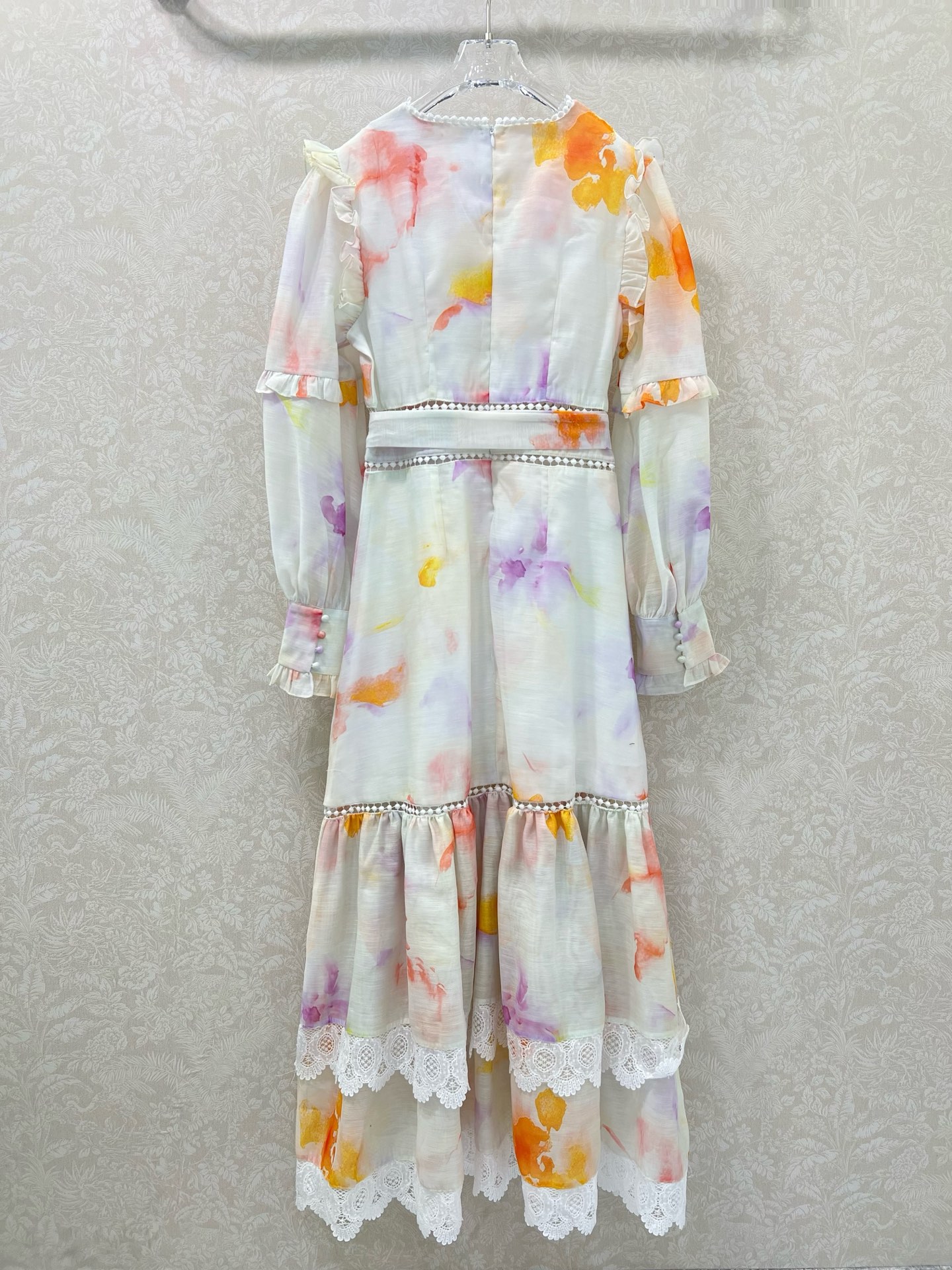 🔥🔥ZIMMERMAN* 25新款v领长袖灯笼长款连衣裙·选用纯棉混纺面料制成，晕染的花色搭配本布包扣 