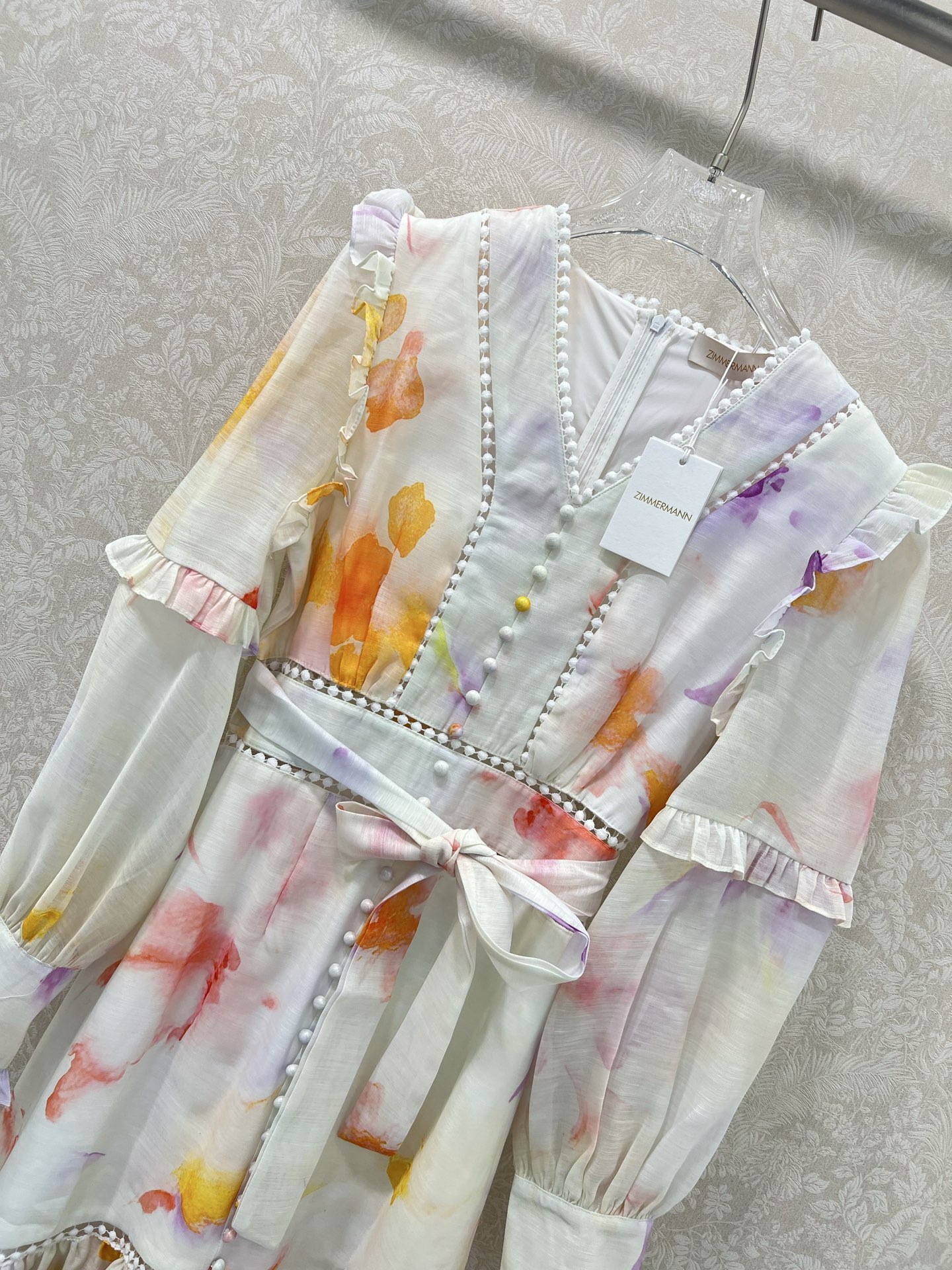 🔥🔥ZIMMERMAN* 25新款v领长袖灯笼长款连衣裙·选用纯棉混纺面料制成，晕染的花色搭配本布包扣 