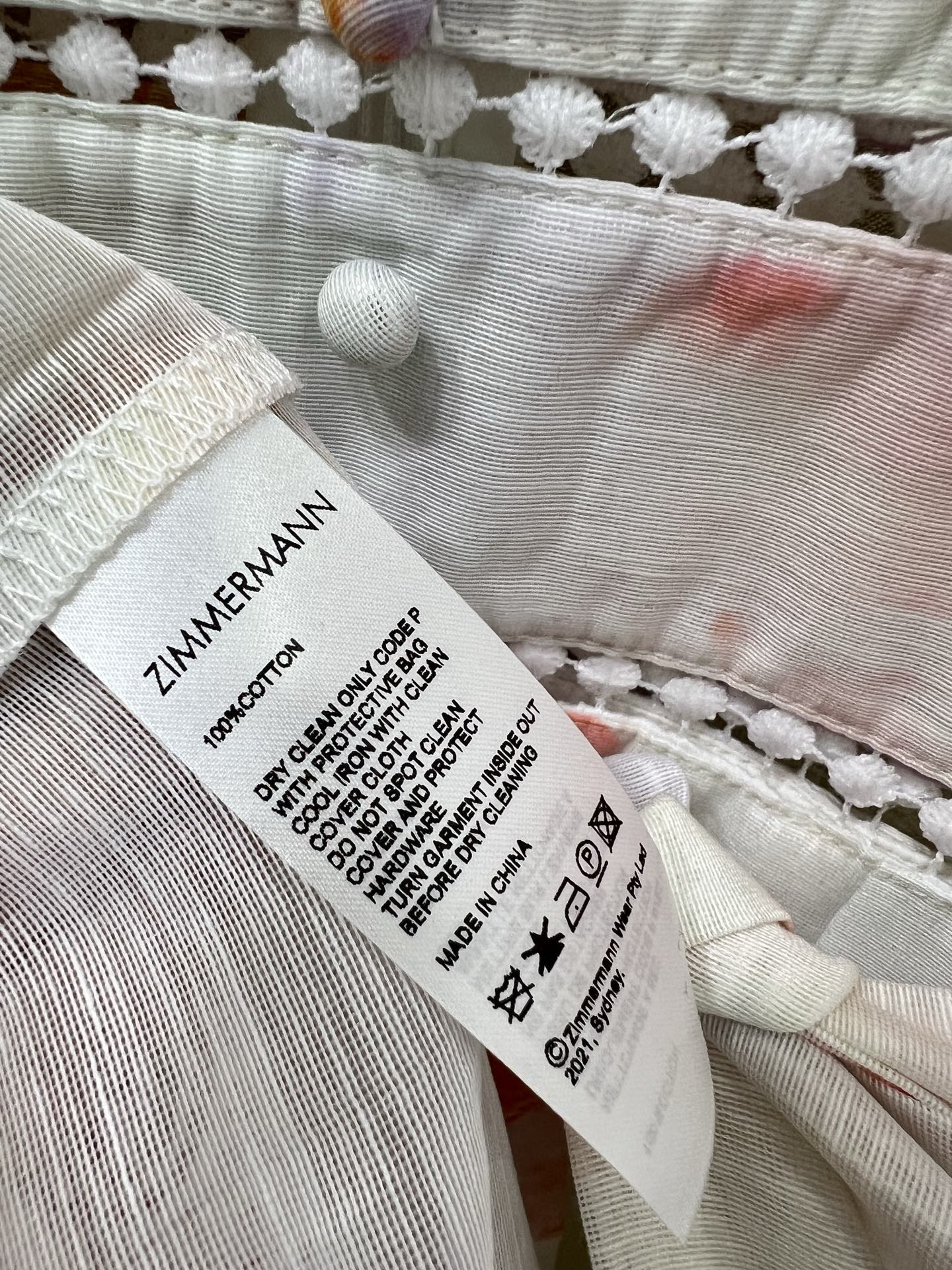 🔥🔥ZIMMERMAN* 25新款v领长袖灯笼长款连衣裙·选用纯棉混纺面料制成，晕染的花色搭配本布包扣 