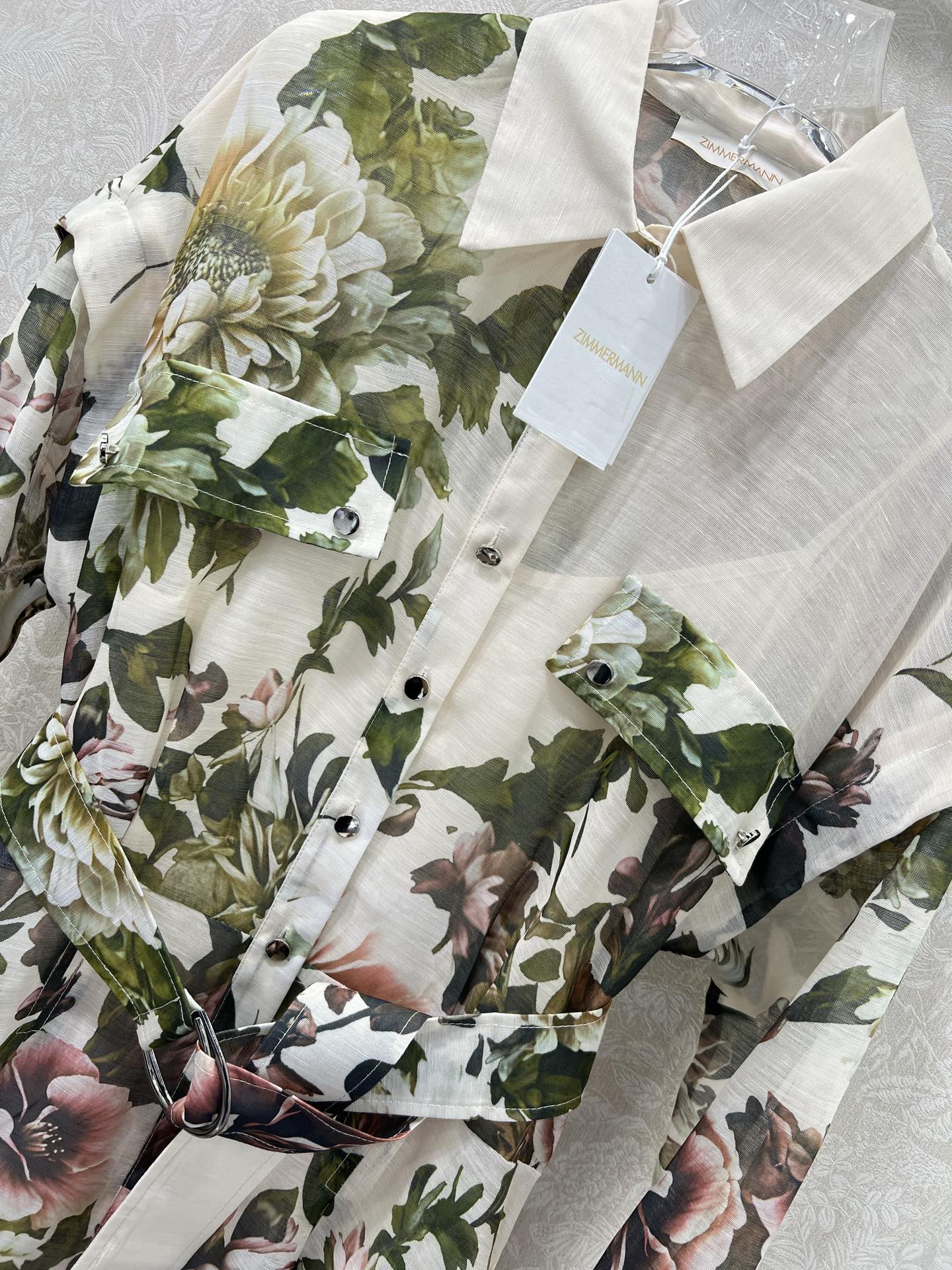 🔥🔥ZIMMERMAN* 25新款翻领长袖假两件长款连衣裙·选用纯棉混纺面料制成，晕染的花色搭配本布包扣