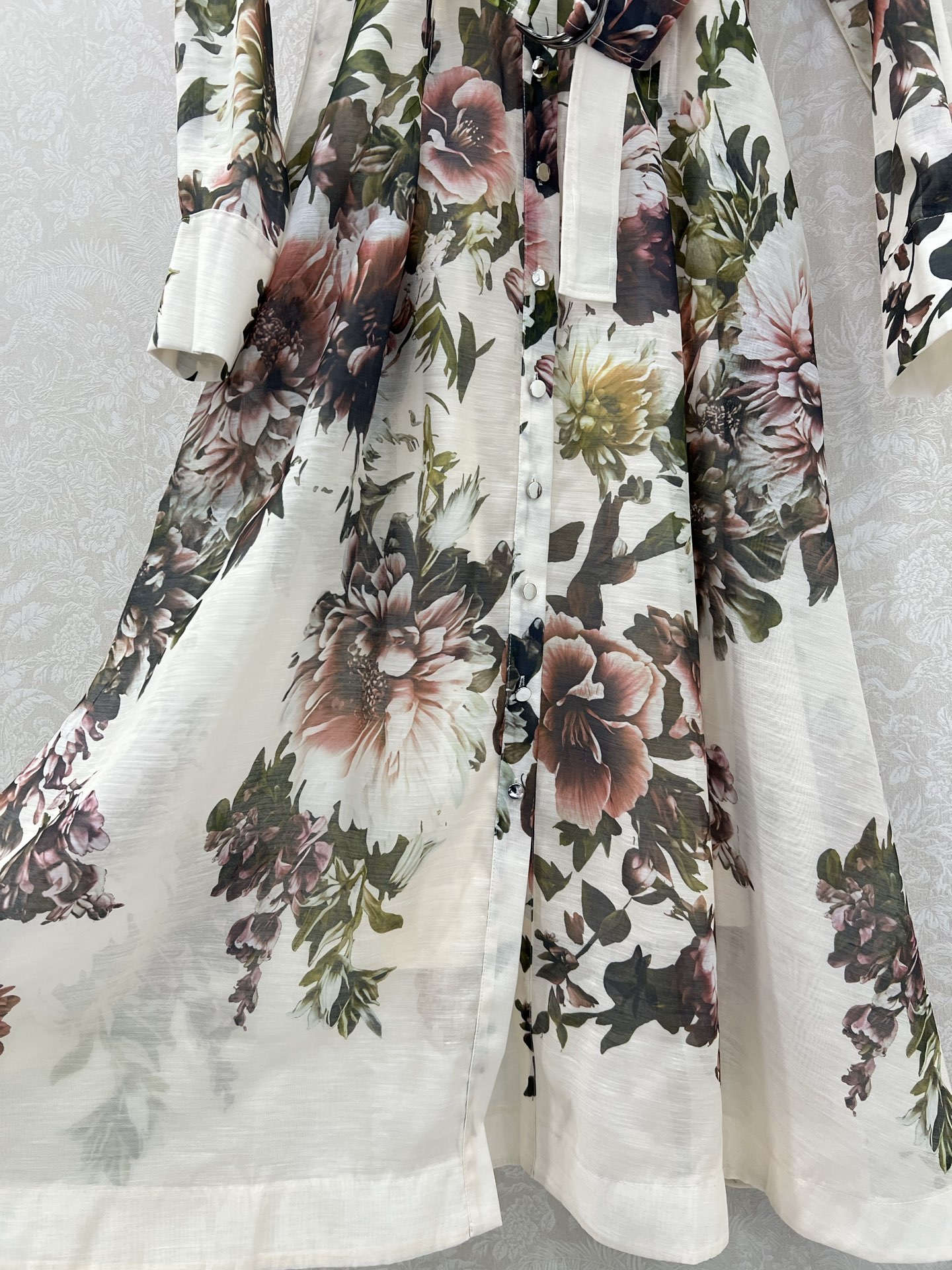 🔥🔥ZIMMERMAN* 25新款翻领长袖假两件长款连衣裙·选用纯棉混纺面料制成，晕染的花色搭配本布包扣