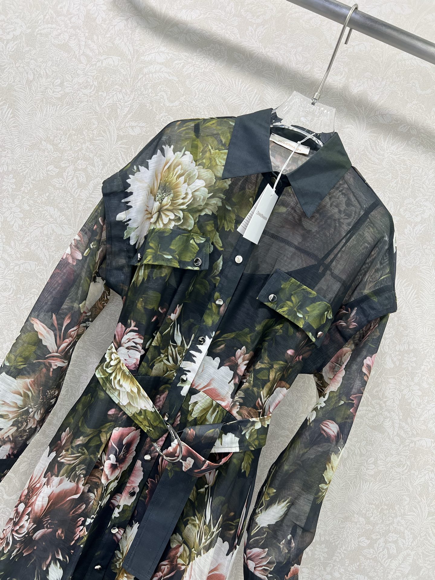 🔥🔥ZIMMERMAN* 25新款翻领长袖假两件长款连衣裙·选用纯棉混纺面料制成，晕染的花色搭配本布包扣