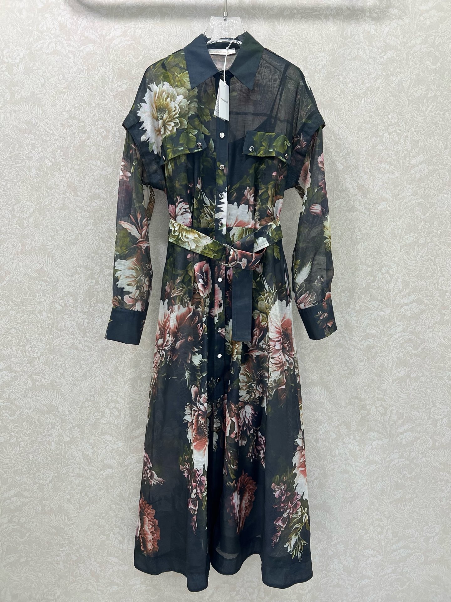 🔥🔥ZIMMERMAN* 25新款翻领长袖假两件长款连衣裙·选用纯棉混纺面料制成，晕染的花色搭配本布包扣