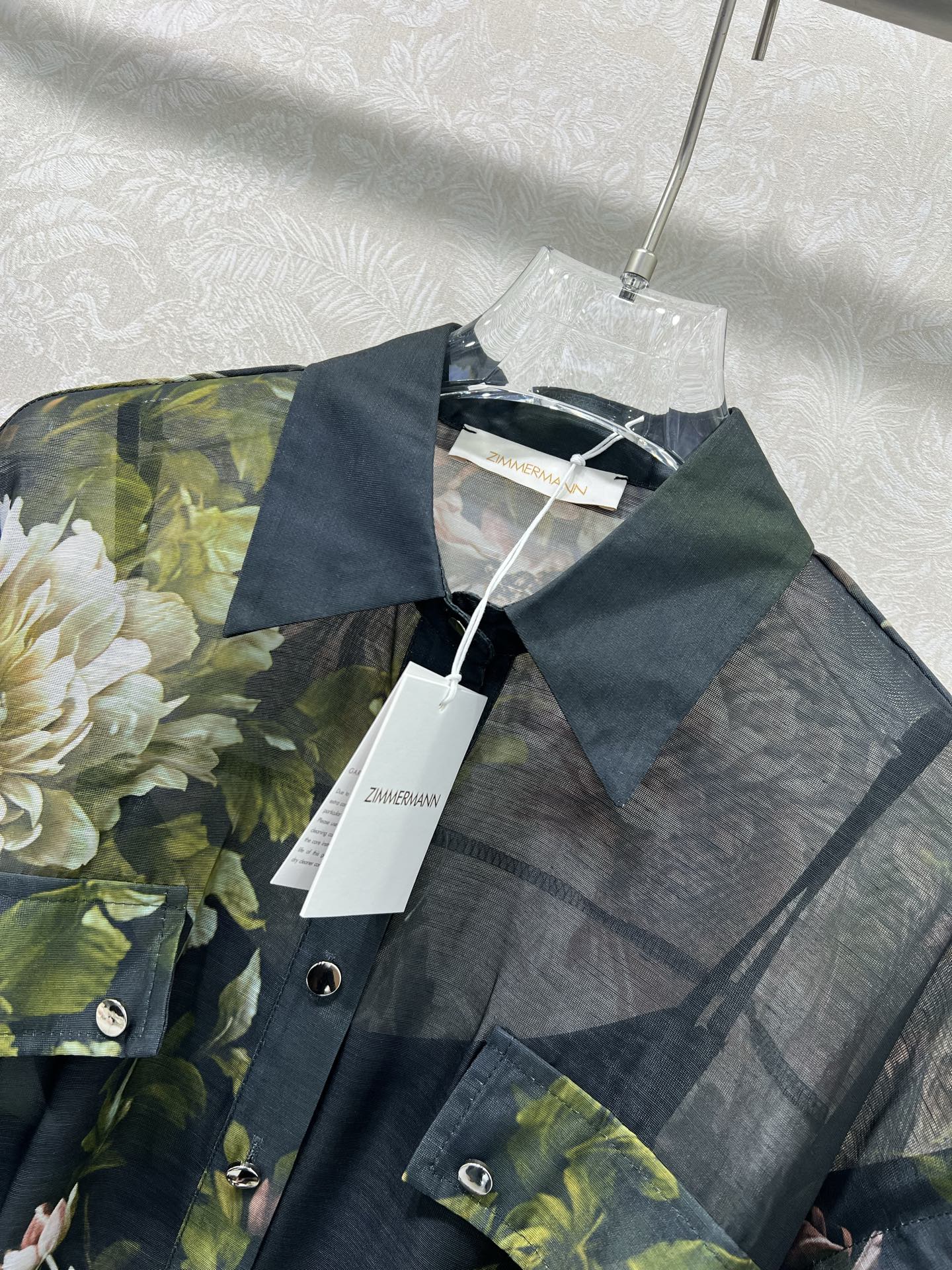 🔥🔥ZIMMERMAN* 25新款翻领长袖假两件长款连衣裙·选用纯棉混纺面料制成，晕染的花色搭配本布包扣