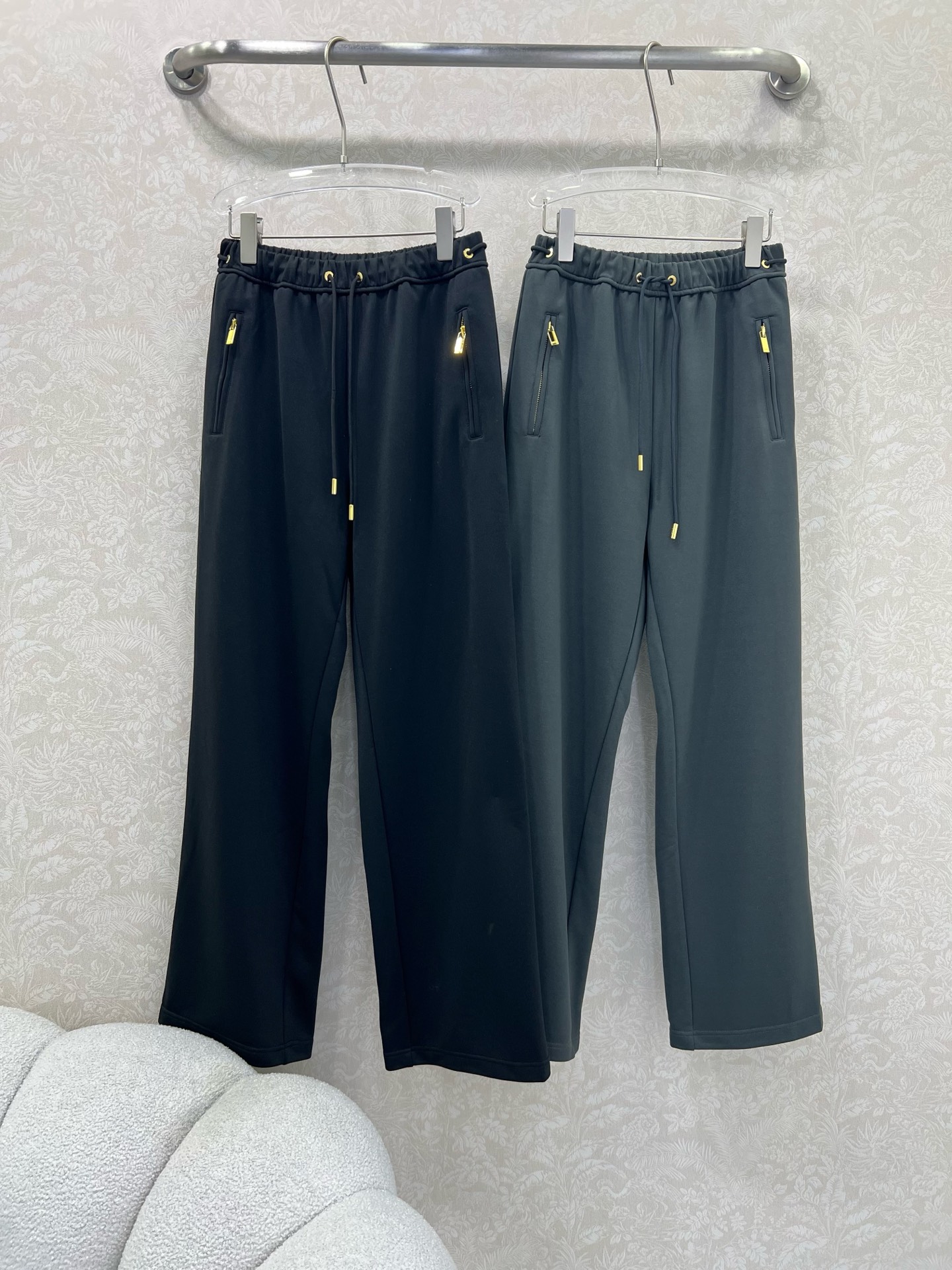 🔥🔥DIO* 25新款腰头抽绳净色阔腿长裤 减龄风十足 💯高密度纯棉面料 触感细腻柔软 上身很舒服 两侧