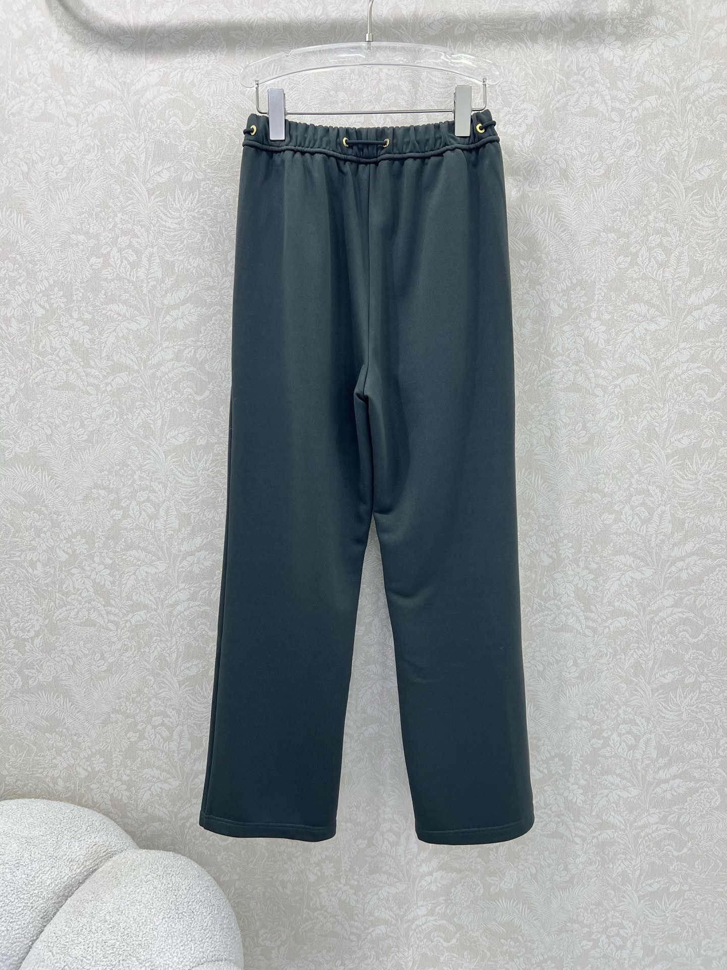 🔥🔥DIO* 25新款腰头抽绳净色阔腿长裤 减龄风十足 💯高密度纯棉面料 触感细腻柔软 上身很舒服 两侧