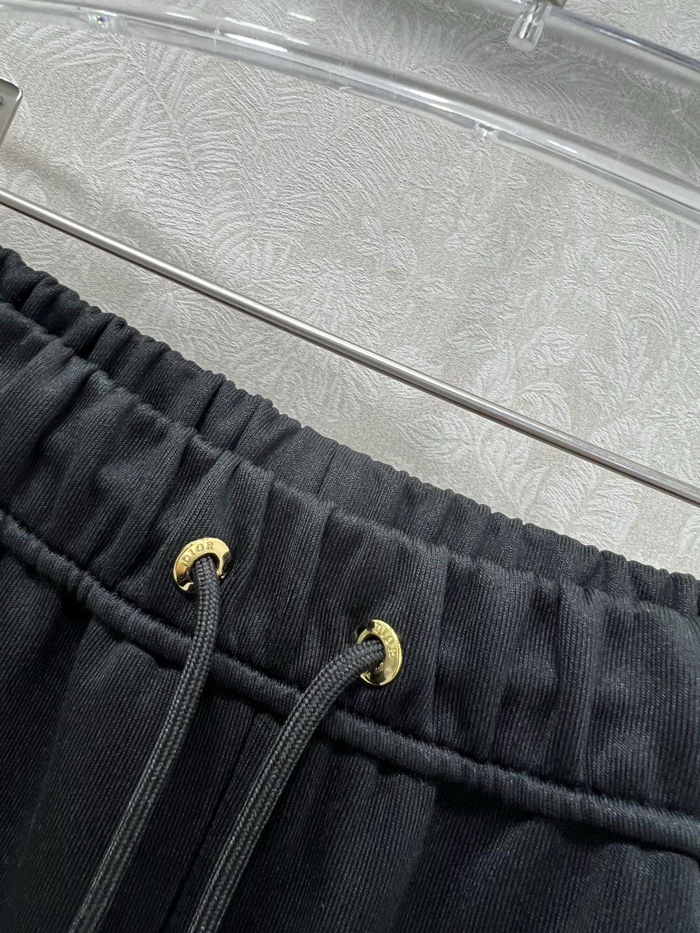 🔥🔥DIO* 25新款腰头抽绳净色阔腿长裤 减龄风十足 💯高密度纯棉面料 触感细腻柔软 上身很舒服 两侧