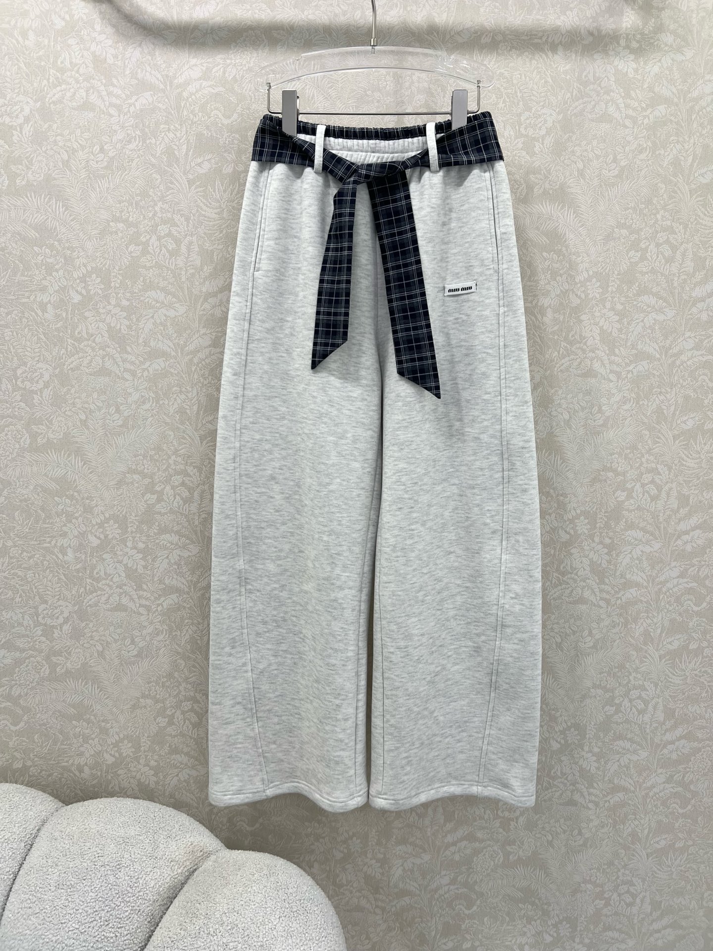 🔥🔥MIUMI* 25新款加绒搭配丝巾净色阔腿长裤 腰头抽绳阔腿设计拉长人体比例 侧边miu贴标 休闲直