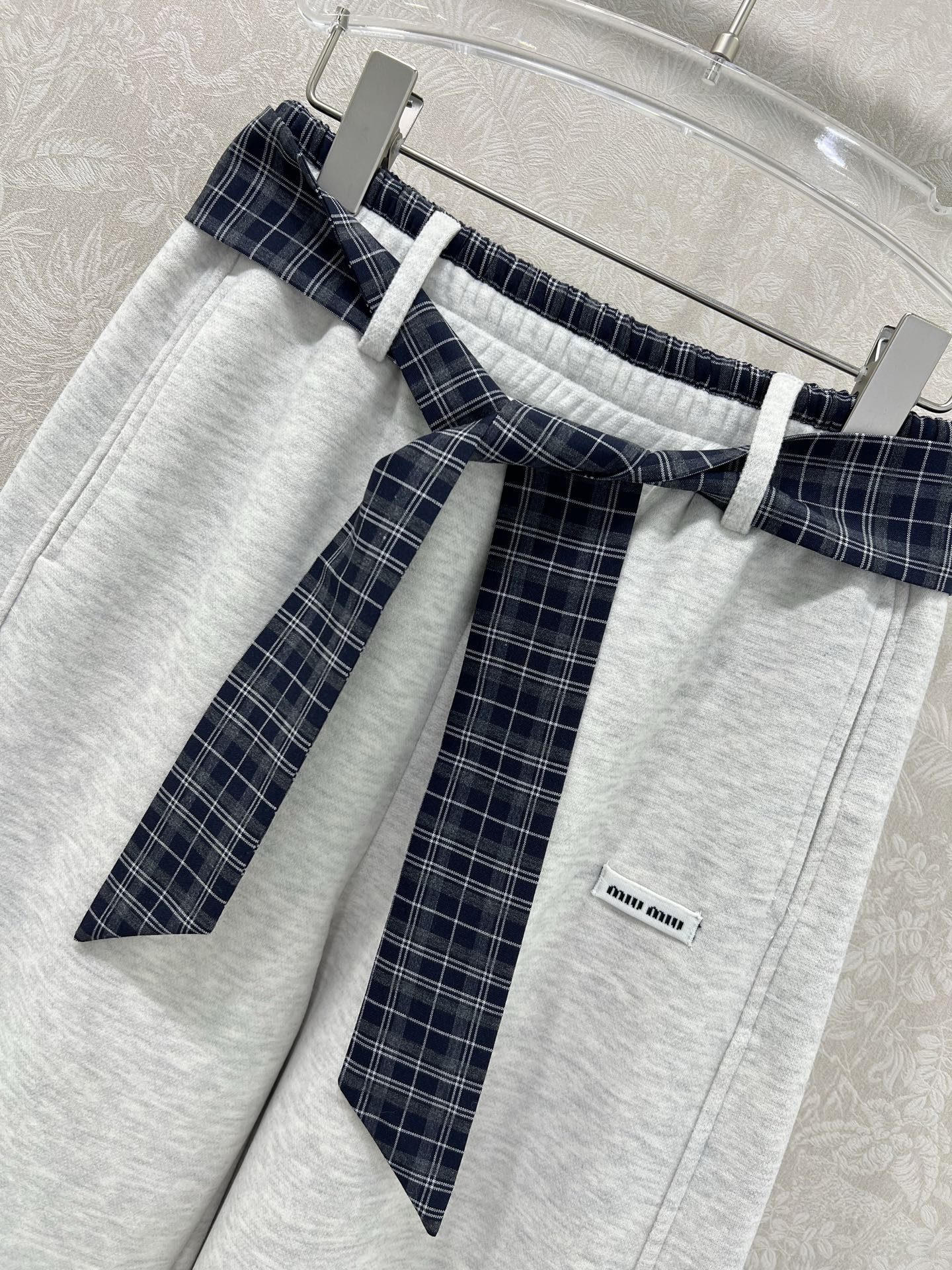 🔥🔥MIUMI* 25新款加绒搭配丝巾净色阔腿长裤 腰头抽绳阔腿设计拉长人体比例 侧边miu贴标 休闲直