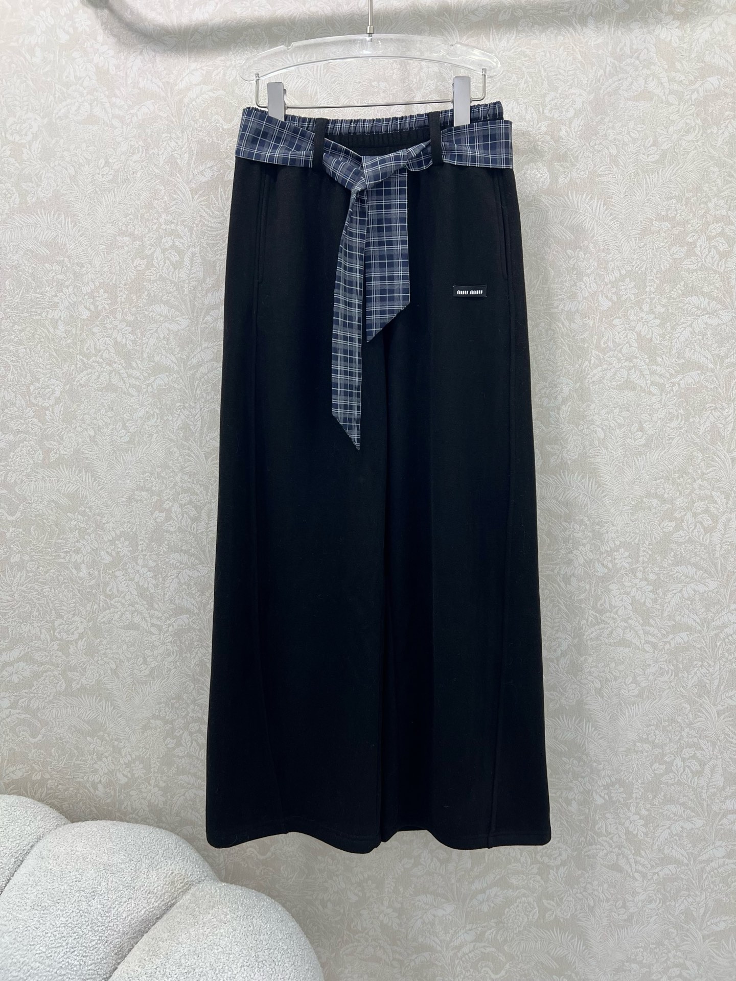 🔥🔥MIUMI* 25新款加绒搭配丝巾净色阔腿长裤 腰头抽绳阔腿设计拉长人体比例 侧边miu贴标 休闲直