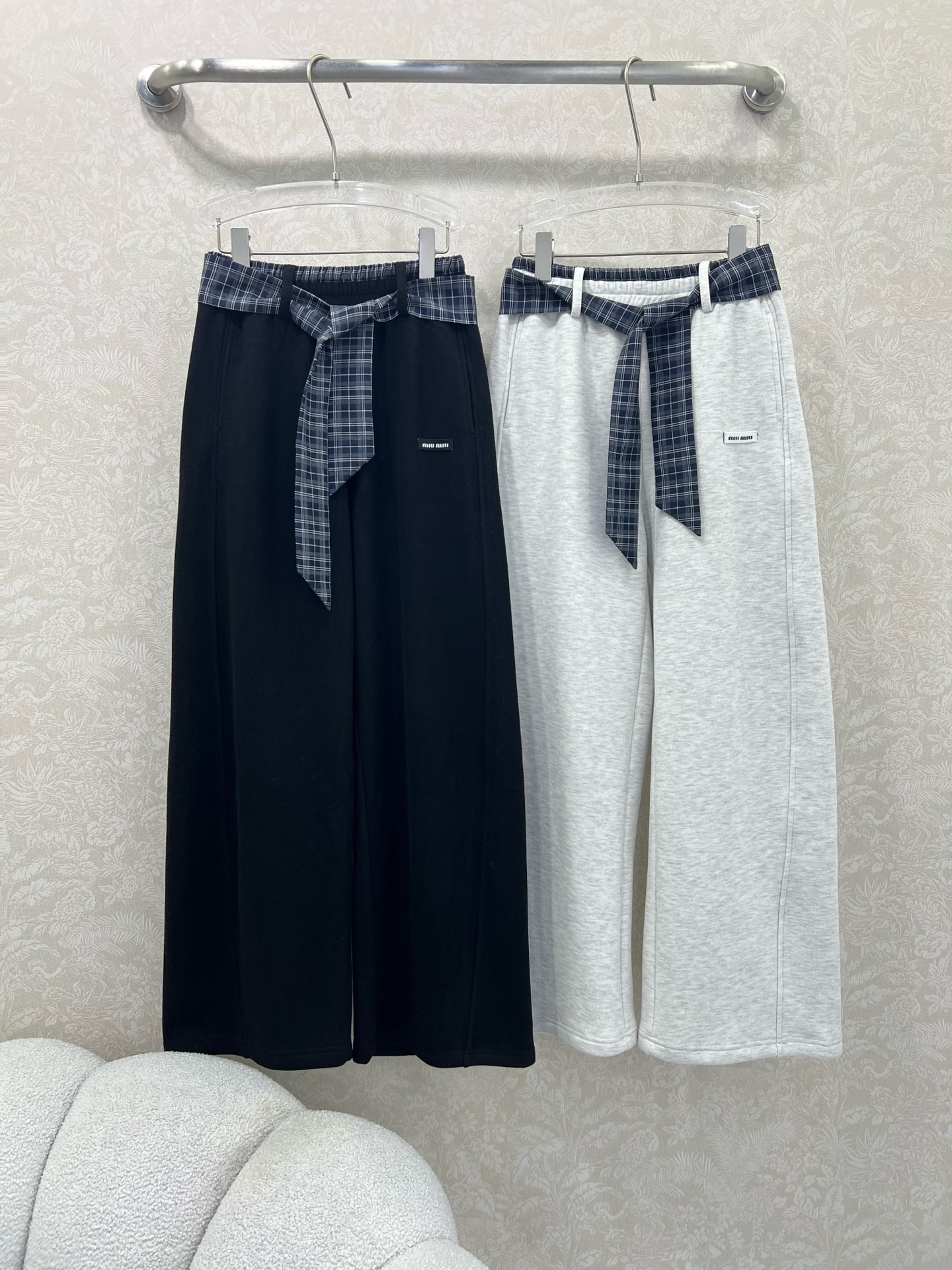 🔥🔥MIUMI* 25新款加绒搭配丝巾净色阔腿长裤 腰头抽绳阔腿设计拉长人体比例 侧边miu贴标 休闲直