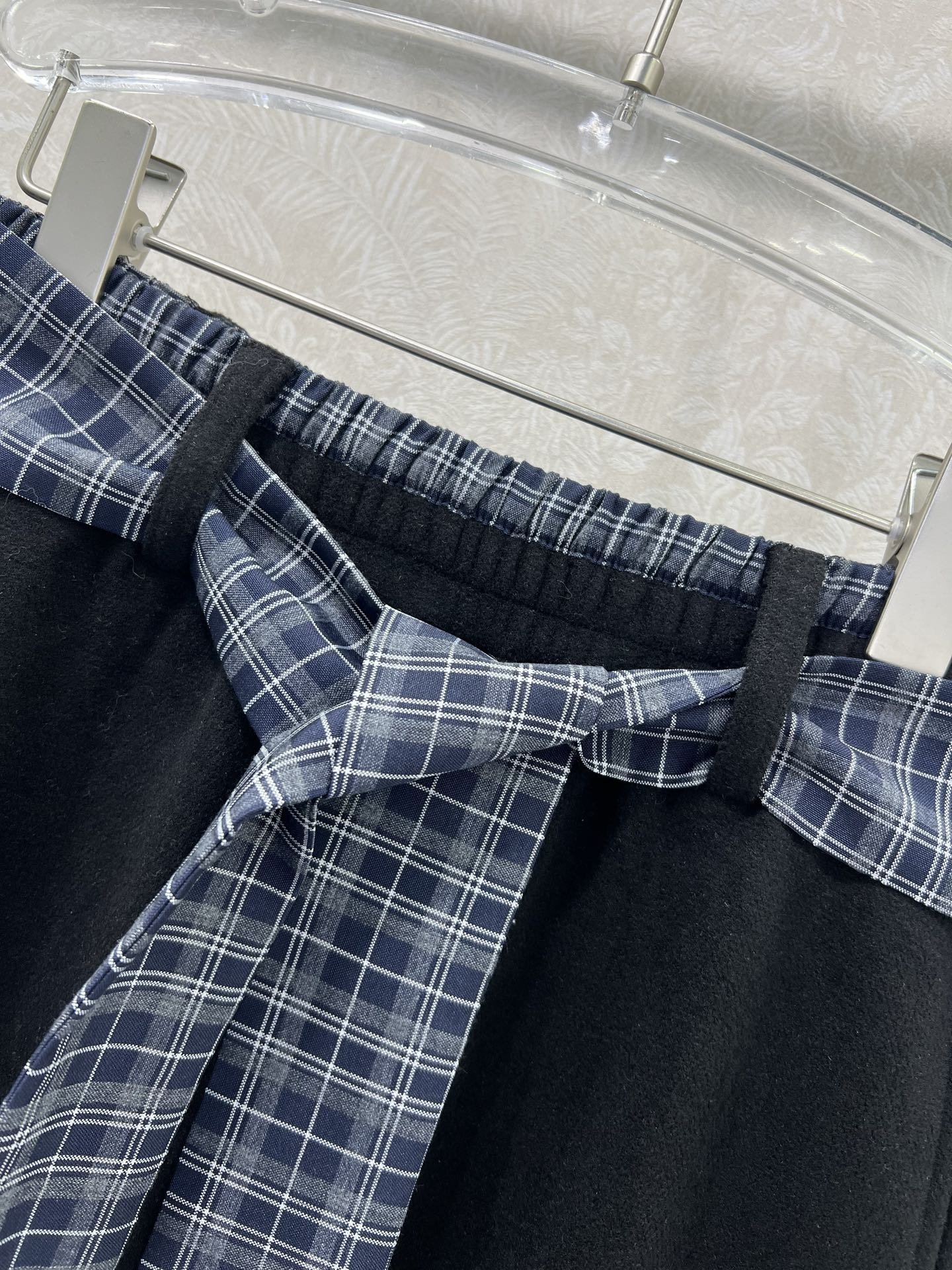 🔥🔥MIUMI* 25新款加绒搭配丝巾净色阔腿长裤 腰头抽绳阔腿设计拉长人体比例 侧边miu贴标 休闲直