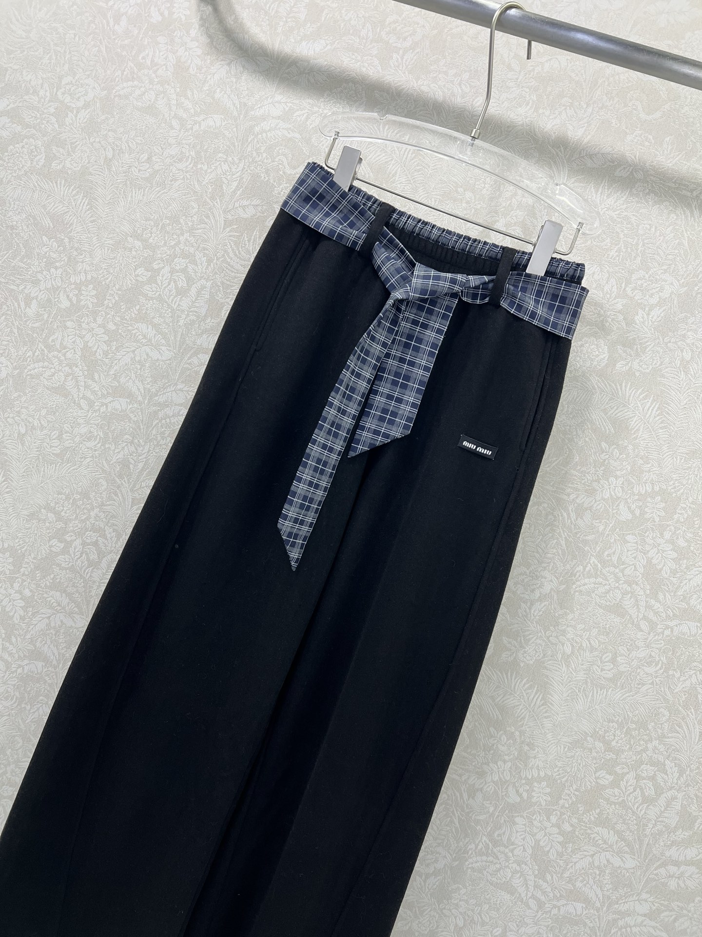 🔥🔥MIUMI* 25新款加绒搭配丝巾净色阔腿长裤 腰头抽绳阔腿设计拉长人体比例 侧边miu贴标 休闲直