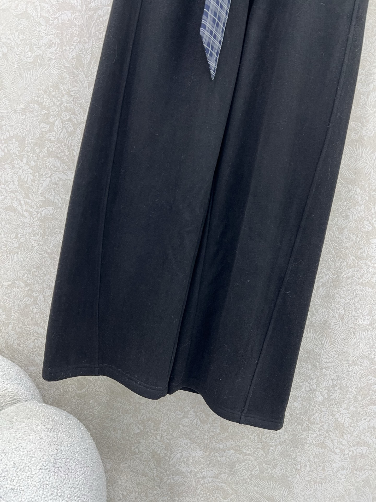 🔥🔥MIUMI* 25新款加绒搭配丝巾净色阔腿长裤 腰头抽绳阔腿设计拉长人体比例 侧边miu贴标 休闲直