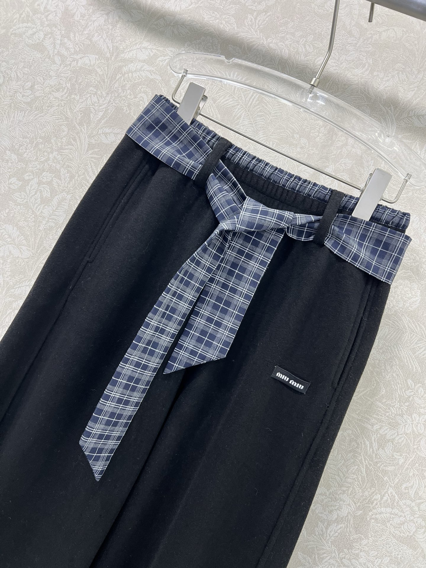 🔥🔥MIUMI* 25新款加绒搭配丝巾净色阔腿长裤 腰头抽绳阔腿设计拉长人体比例 侧边miu贴标 休闲直