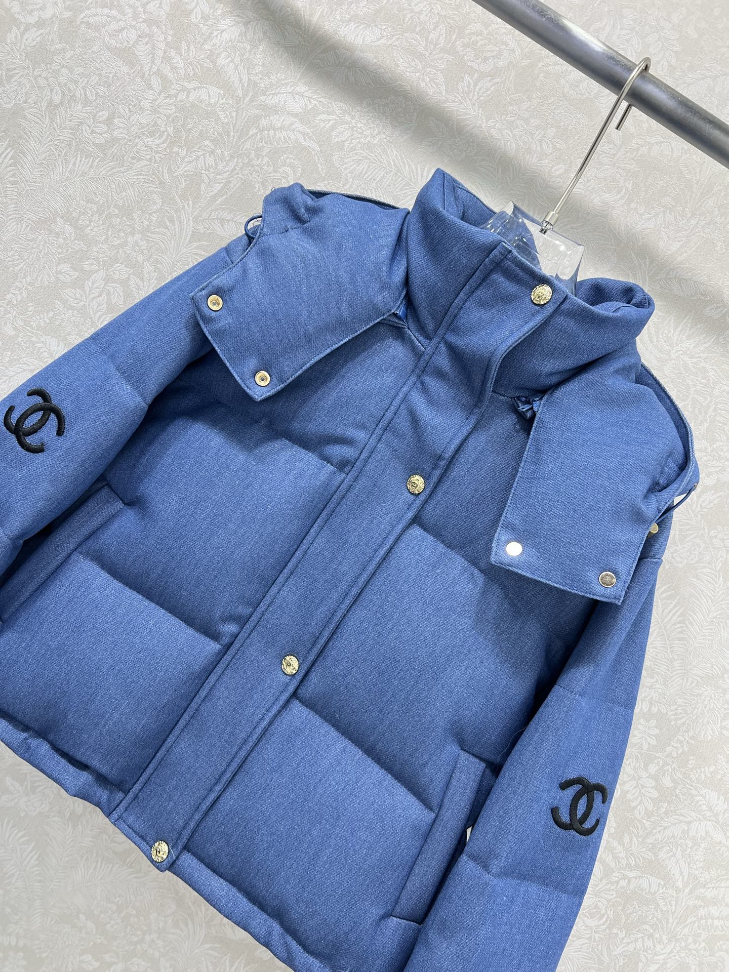🔥🔥CHANE* 25新款牛仔可拆卸连帽羽绒服 90白鸭绒 牛仔单宁系列 连帽袖子后背Logo刺绣 定制