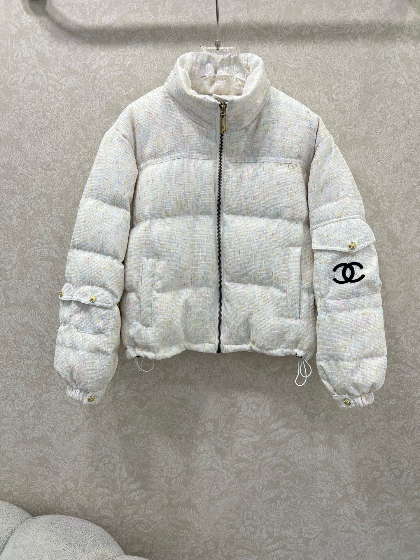 🔥🔥chan*l 25秋冬新款粗纺羽绒服 90白鸭绒 粗纺晕染打造视觉层次感 袖子双c字母刺绣 袖子口袋