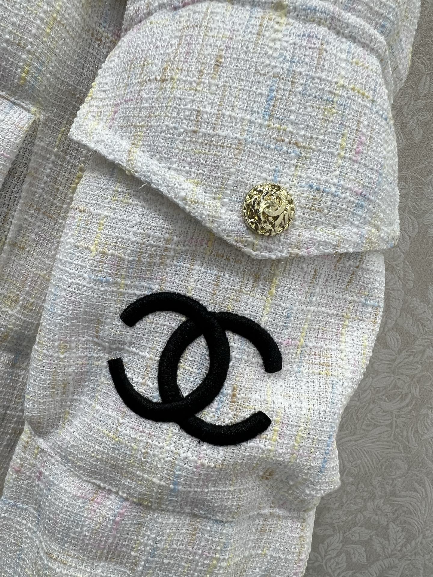 🔥🔥chan*l 25秋冬新款粗纺羽绒服 90白鸭绒 粗纺晕染打造视觉层次感 袖子双c字母刺绣 袖子口袋