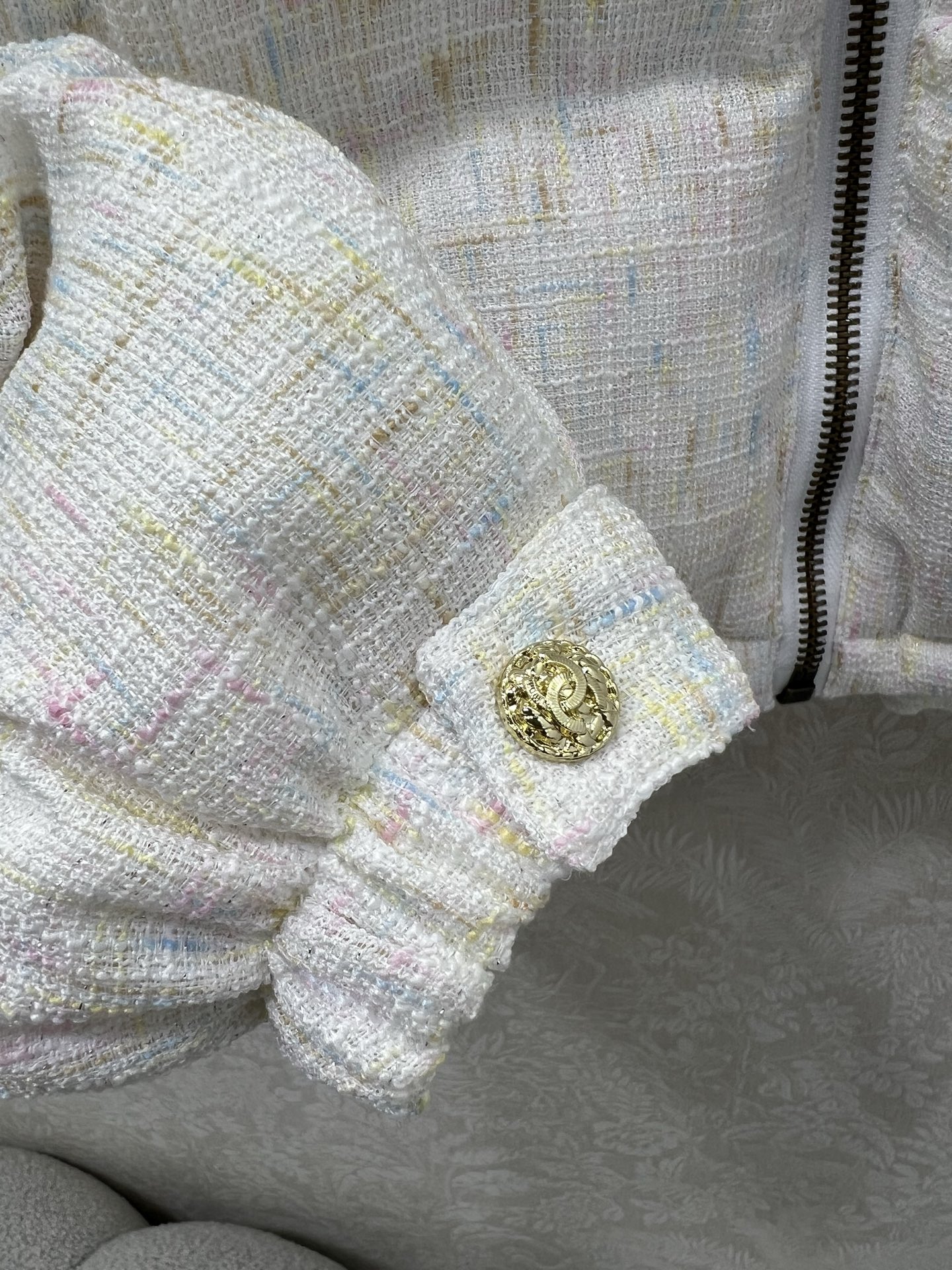 🔥🔥chan*l 25秋冬新款粗纺羽绒服 90白鸭绒 粗纺晕染打造视觉层次感 袖子双c字母刺绣 袖子口袋