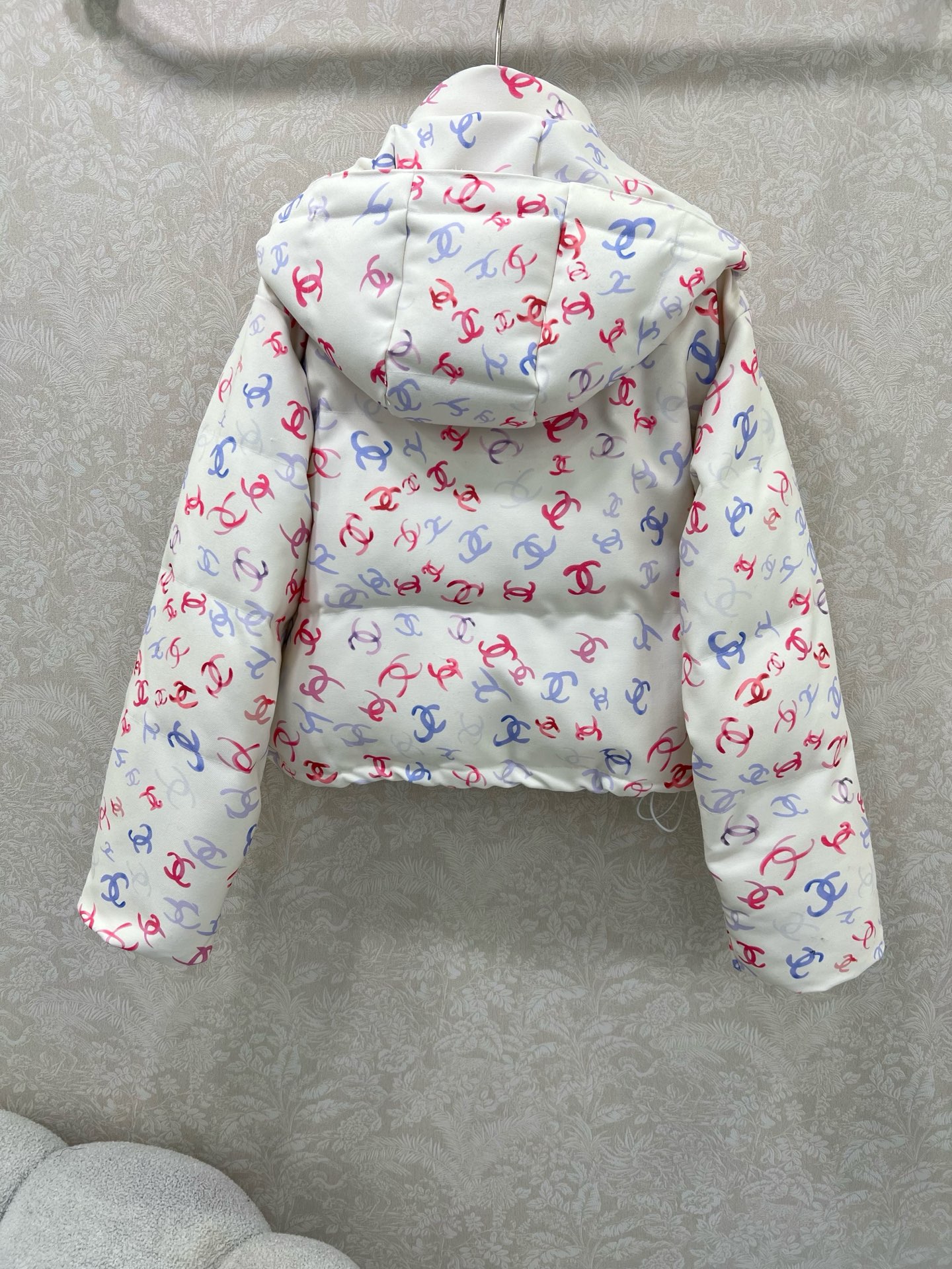 🔥🔥CHANE* 25新款可拆卸连帽羽绒服 90白鸭绒 彩色双c晕染印花 定制五金 打造视觉层次感 穿出